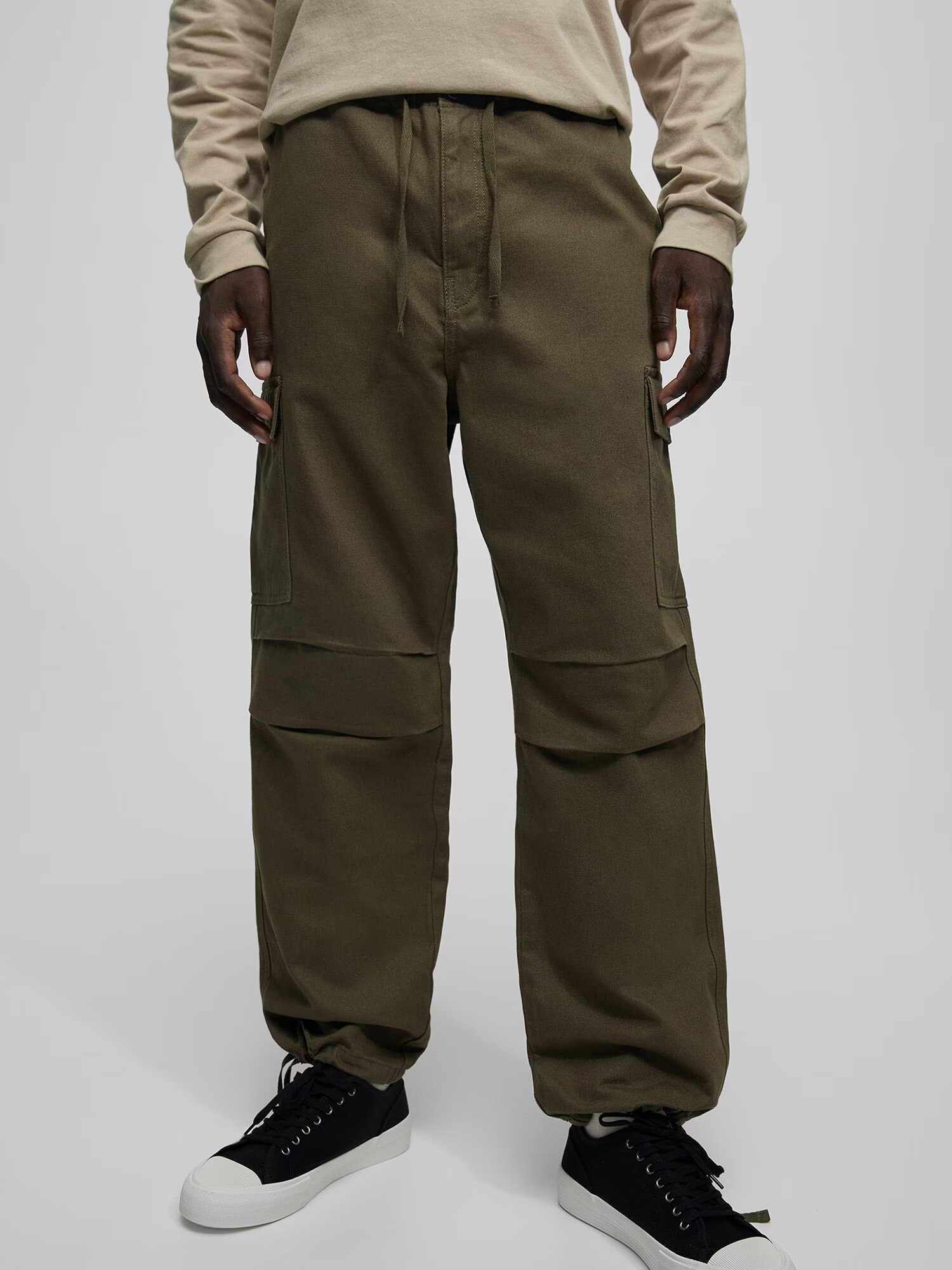 Pull&Bear Pantaloni cu buzunare kaki - Pled.ro