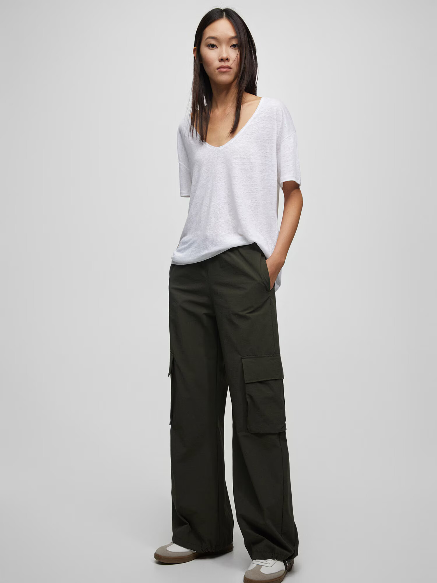 Pull&Bear Pantaloni cu buzunare kaki - Pled.ro