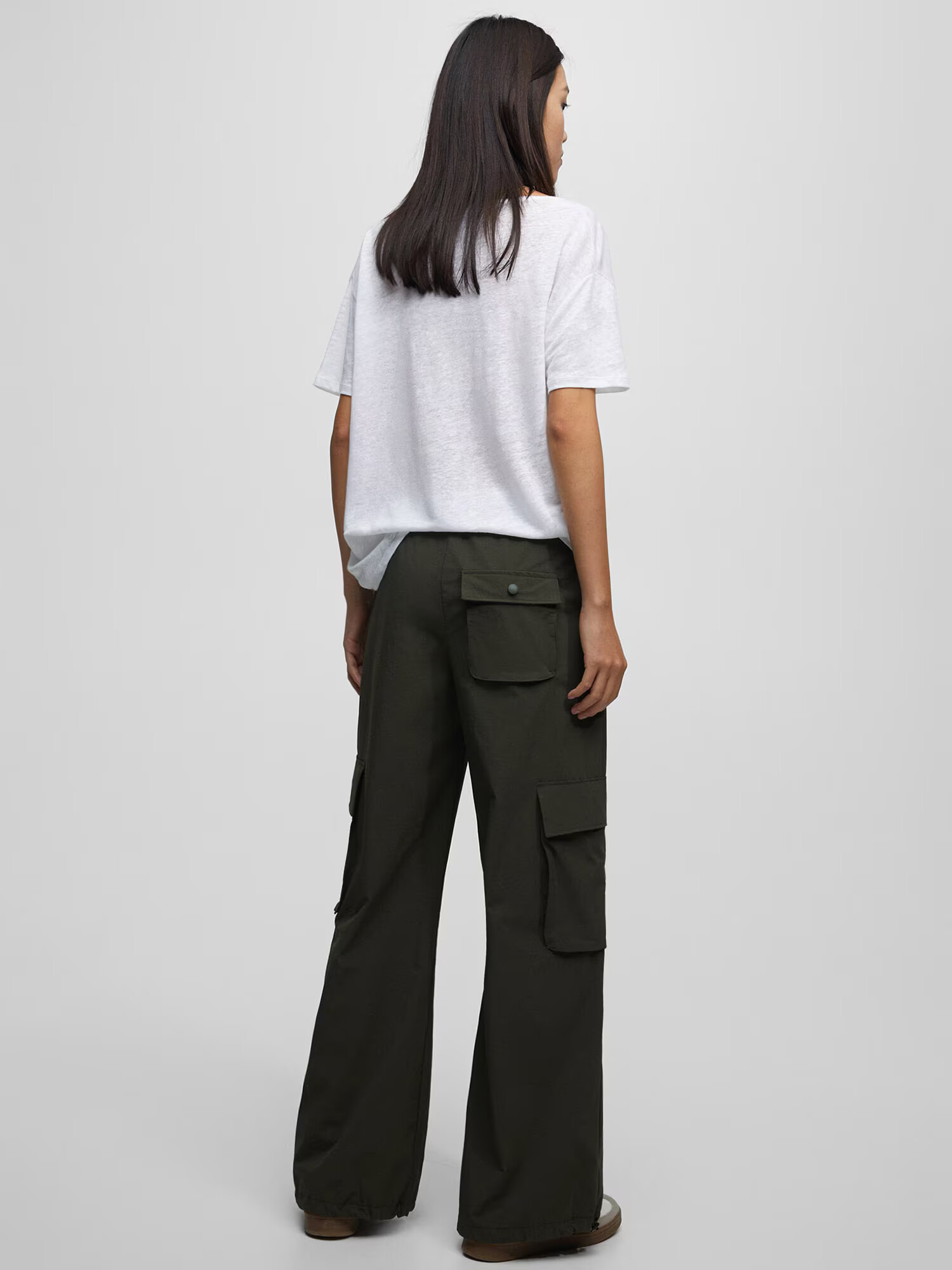 Pull&Bear Pantaloni cu buzunare kaki - Pled.ro