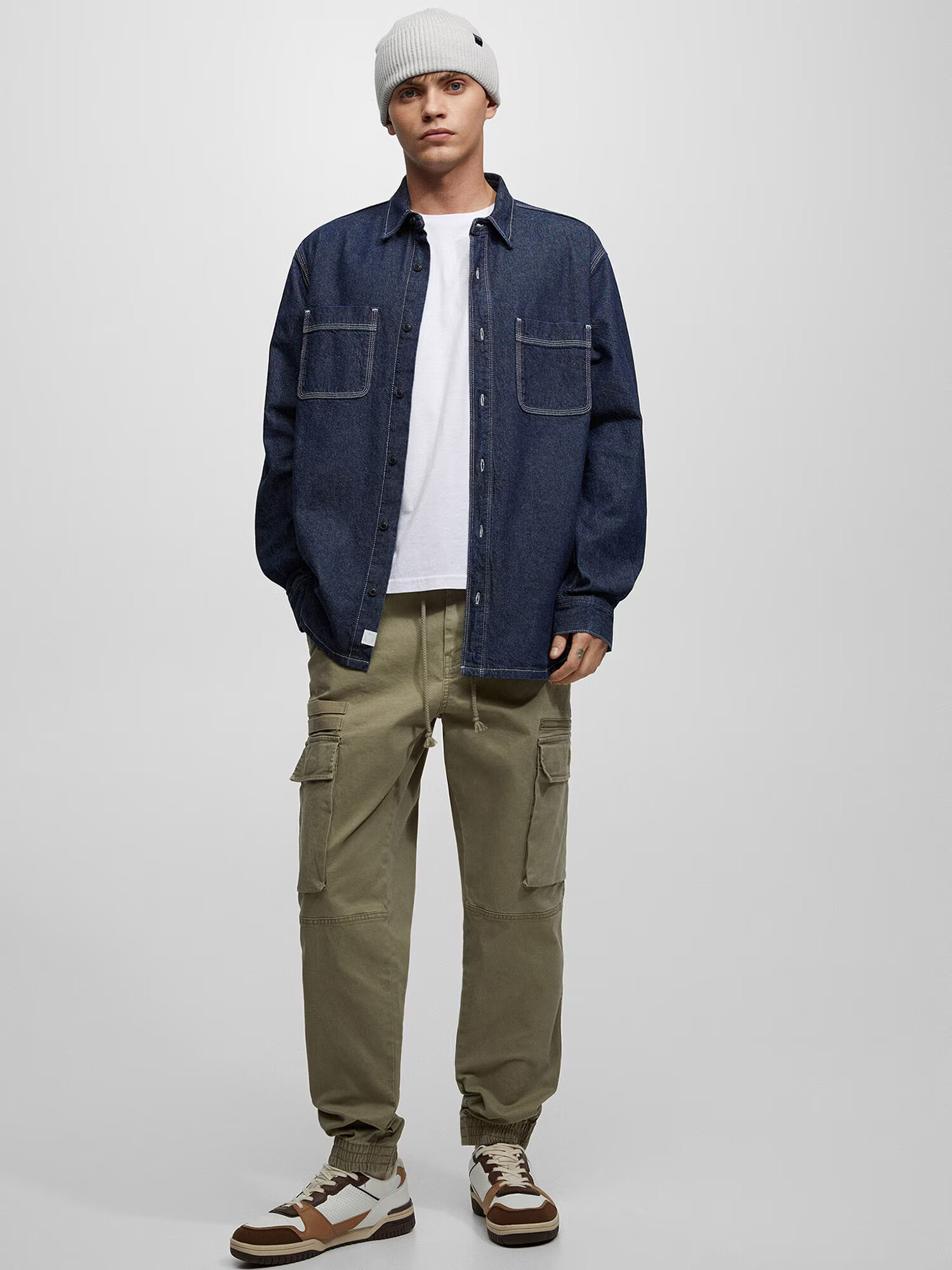 Pull&Bear Pantaloni cu buzunare kaki - Pled.ro