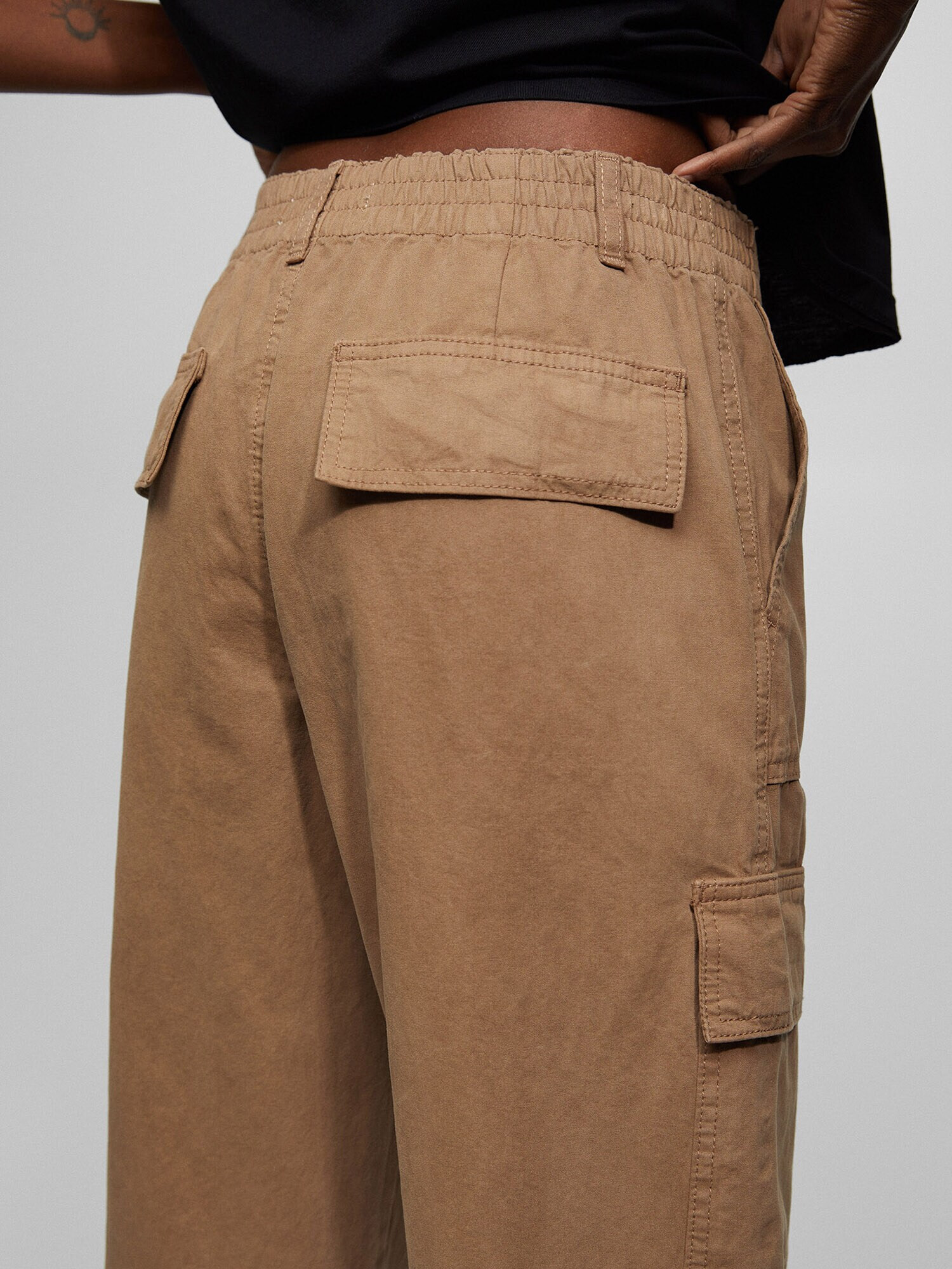 Pull&Bear Pantaloni cu buzunare maro - Pled.ro