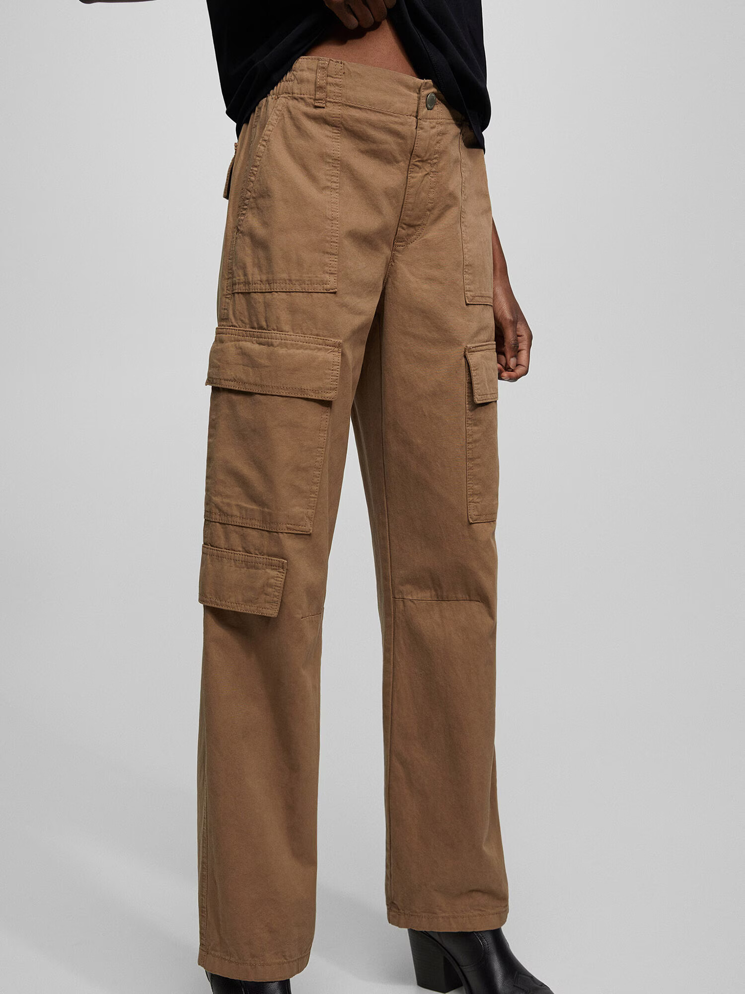 Pull&Bear Pantaloni cu buzunare maro - Pled.ro