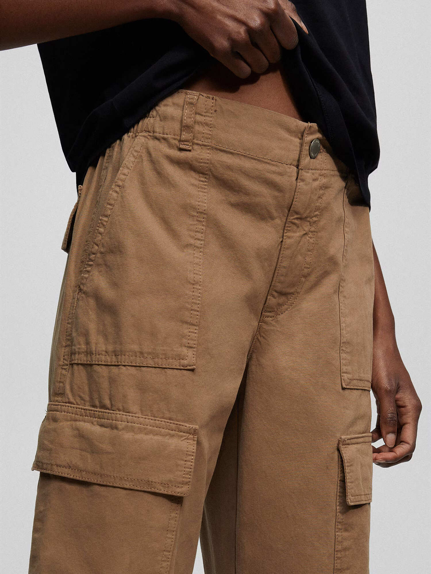 Pull&Bear Pantaloni cu buzunare maro - Pled.ro