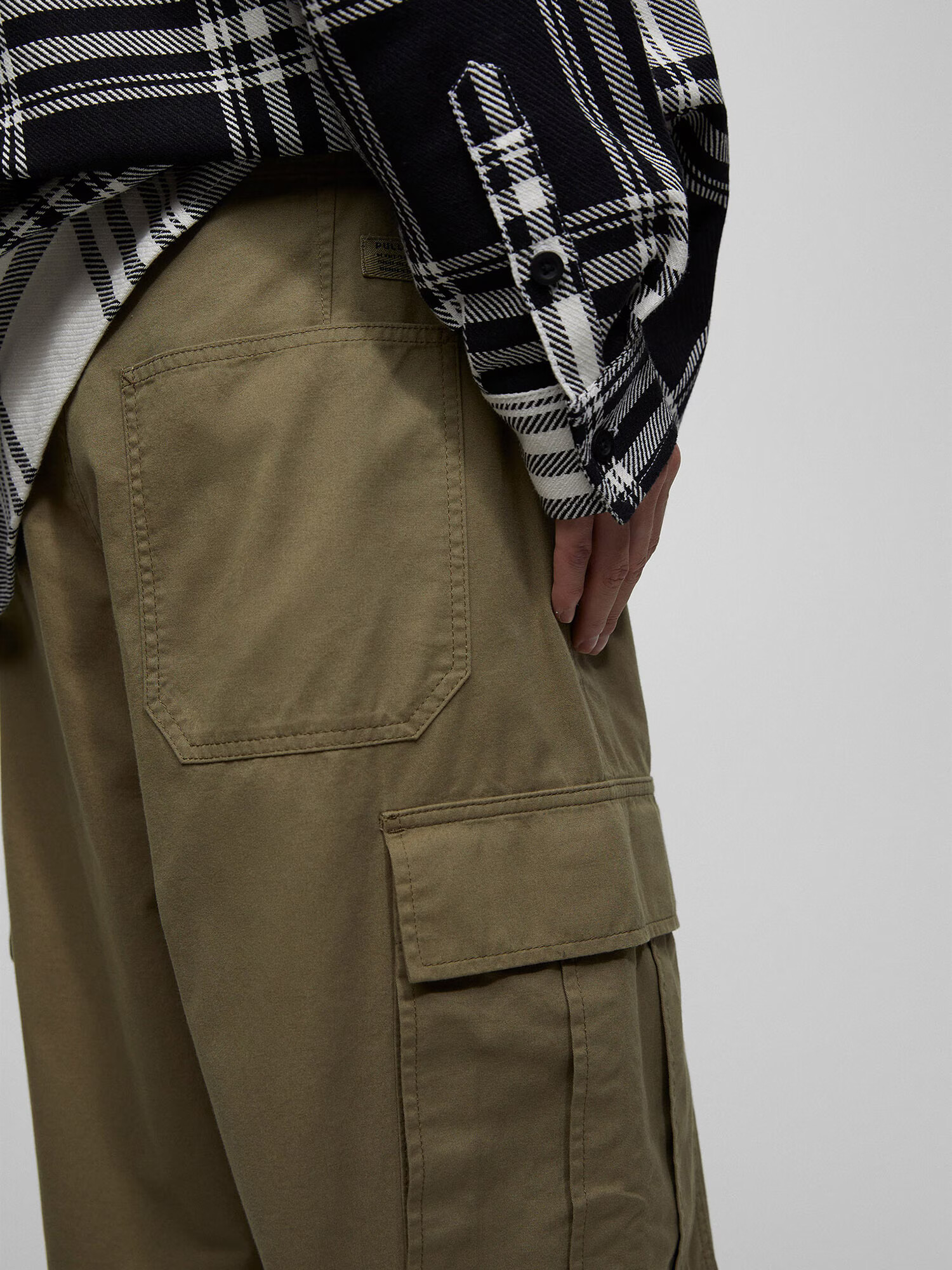 Pull&Bear Pantaloni cu buzunare oliv - Pled.ro