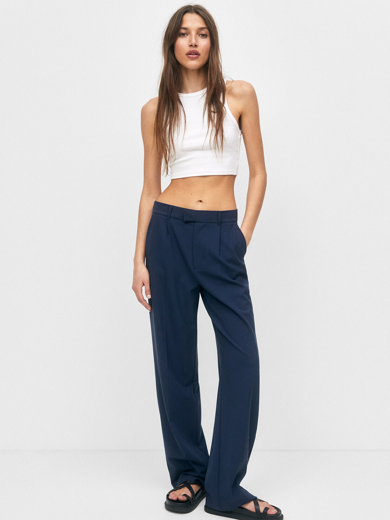 Pull&Bear Pantaloni cutați albastru marin - Pled.ro