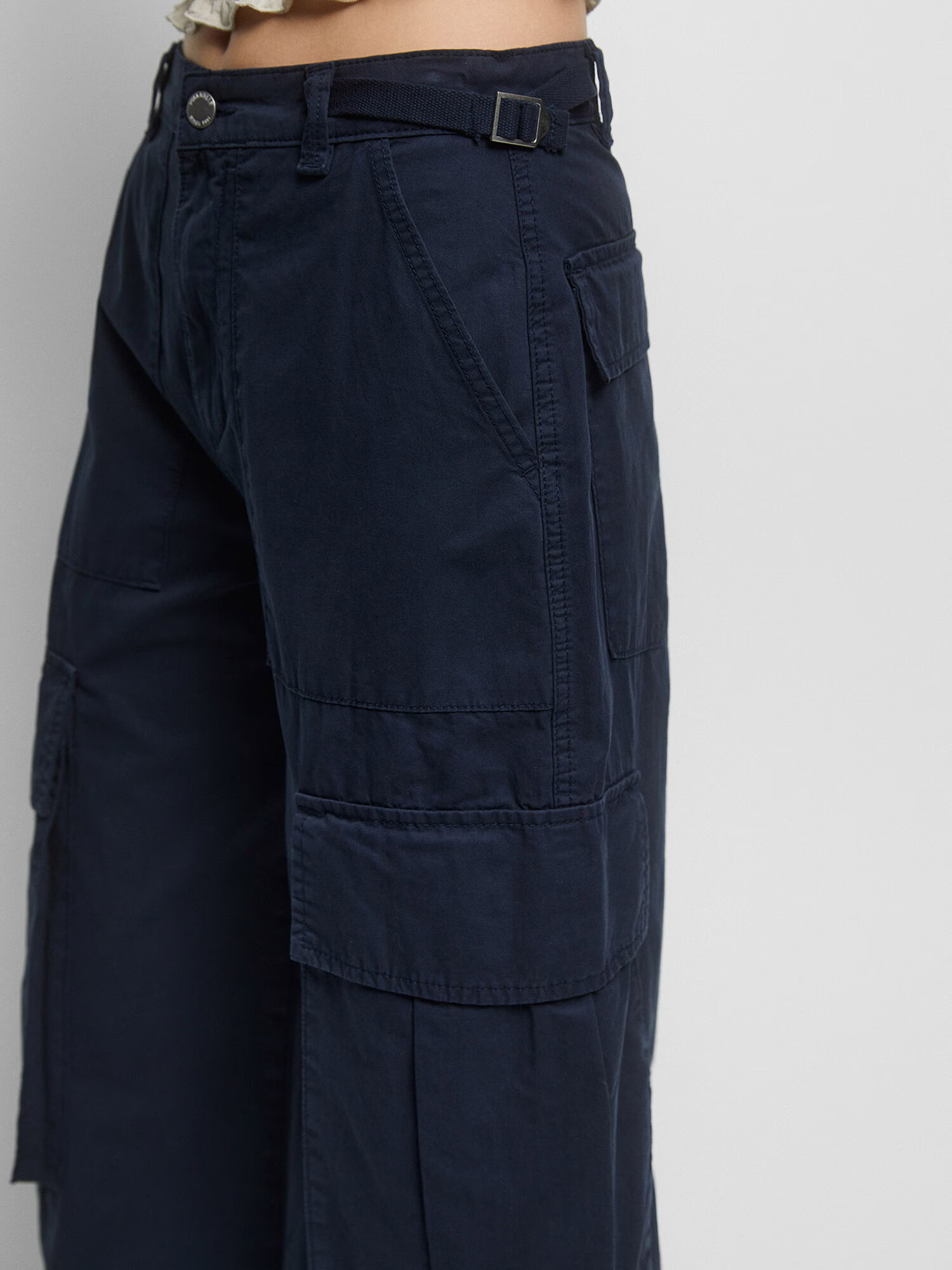 Pull&Bear Pantaloni eleganți bleumarin - Pled.ro