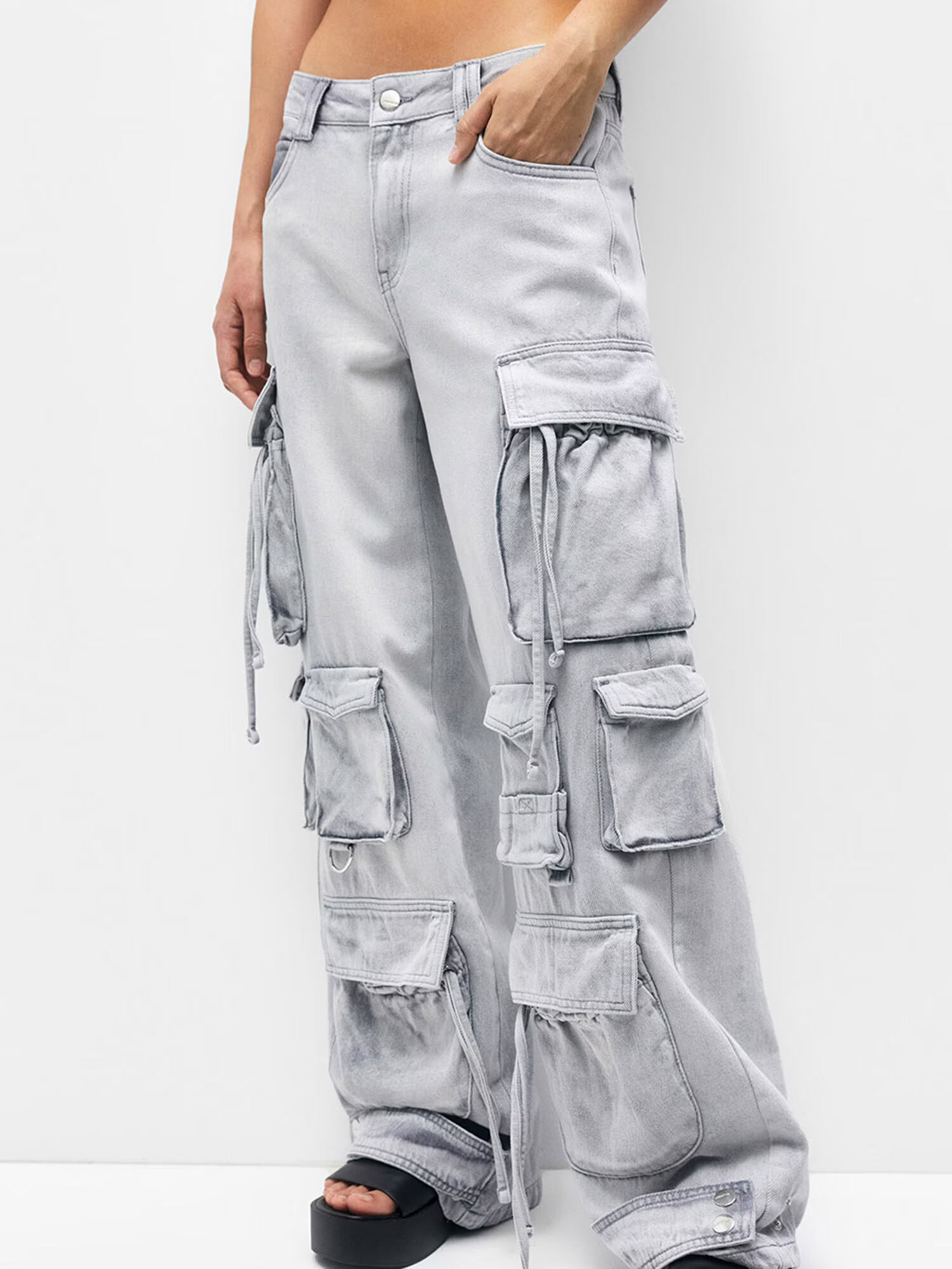 Pull&Bear Pantaloni eleganți gri deschis - Pled.ro