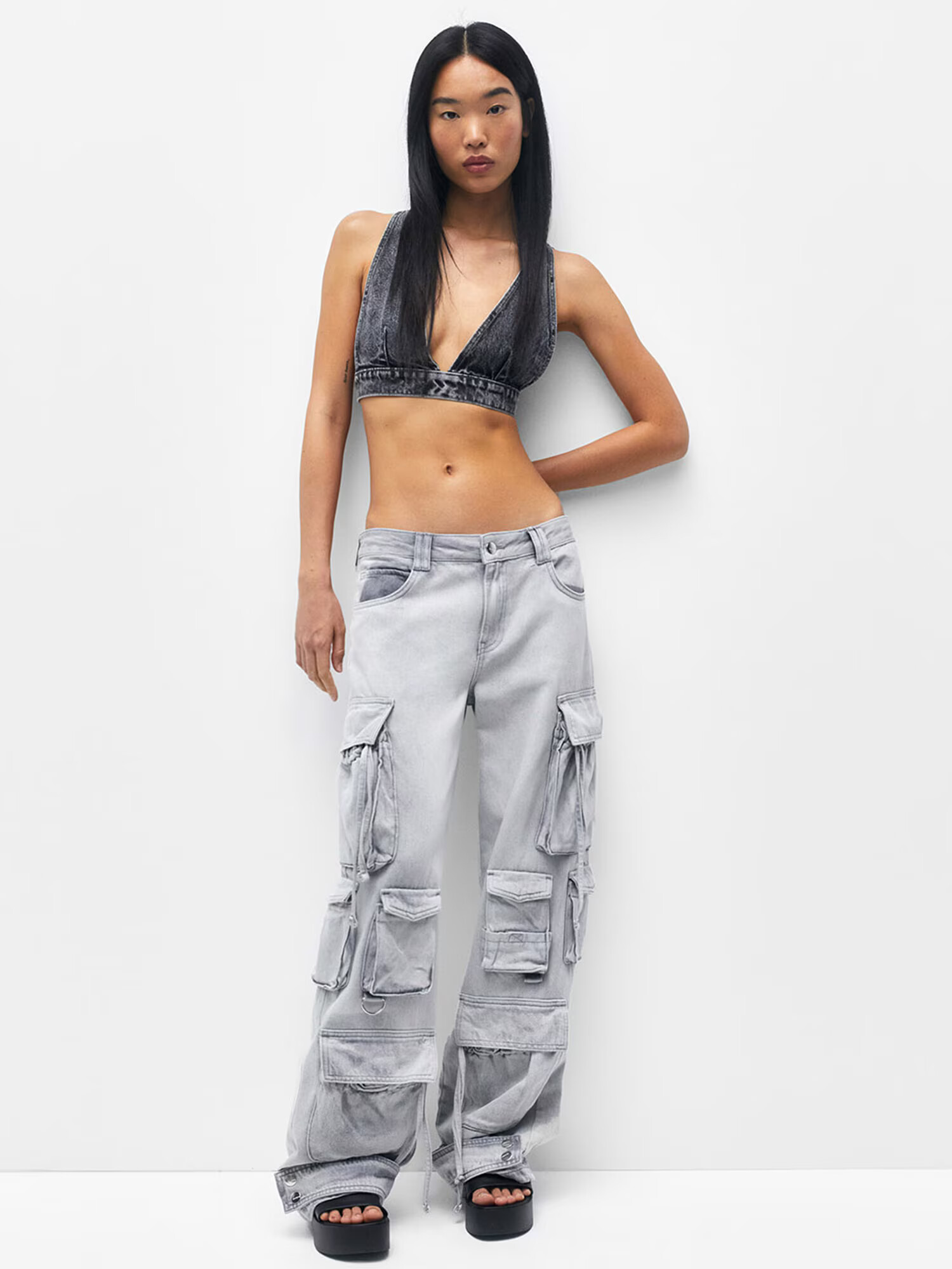 Pull&Bear Pantaloni eleganți gri deschis - Pled.ro