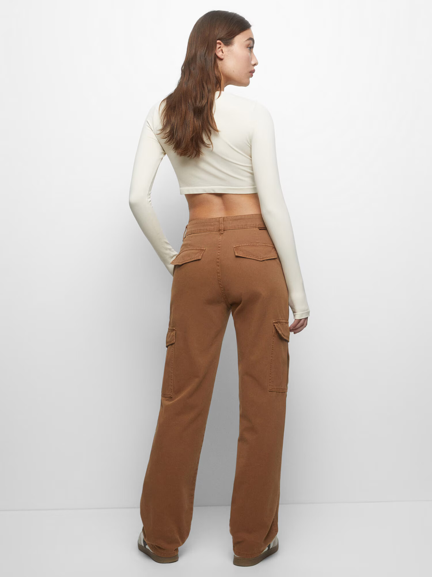 Pull&Bear Pantaloni eleganți maro - Pled.ro