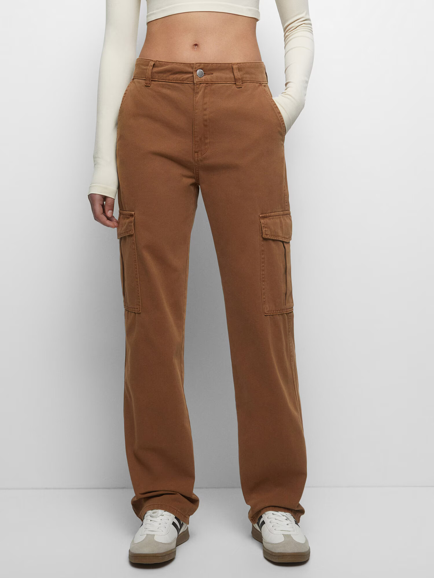 Pull&Bear Pantaloni eleganți maro - Pled.ro