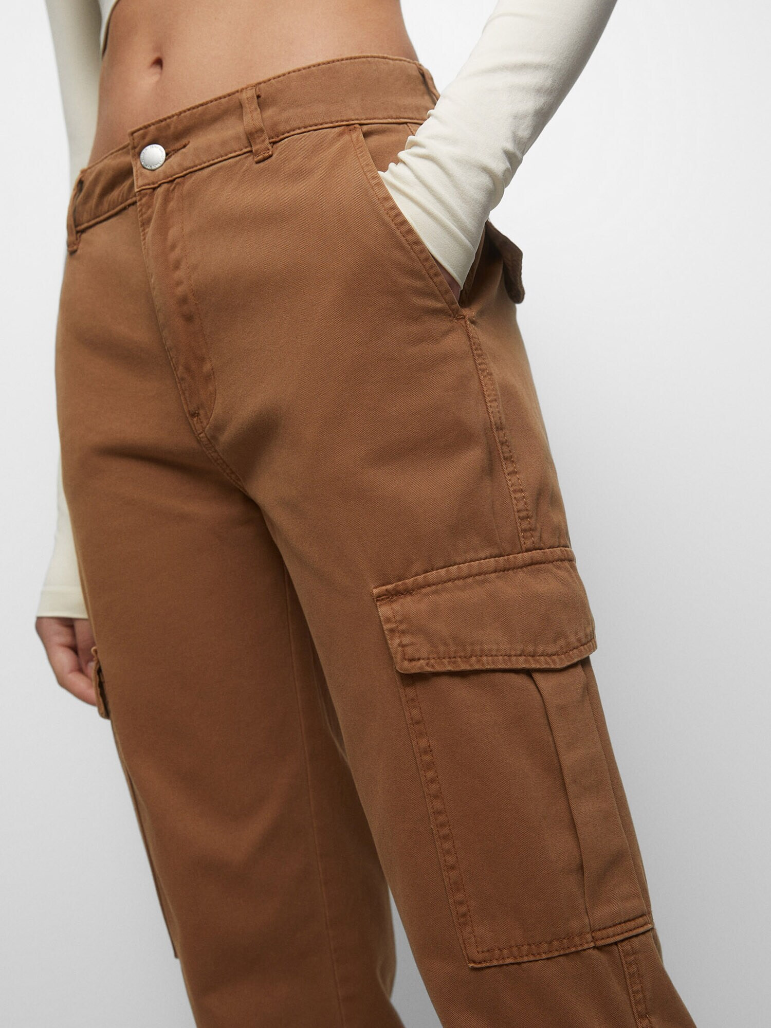 Pull&Bear Pantaloni eleganți maro - Pled.ro