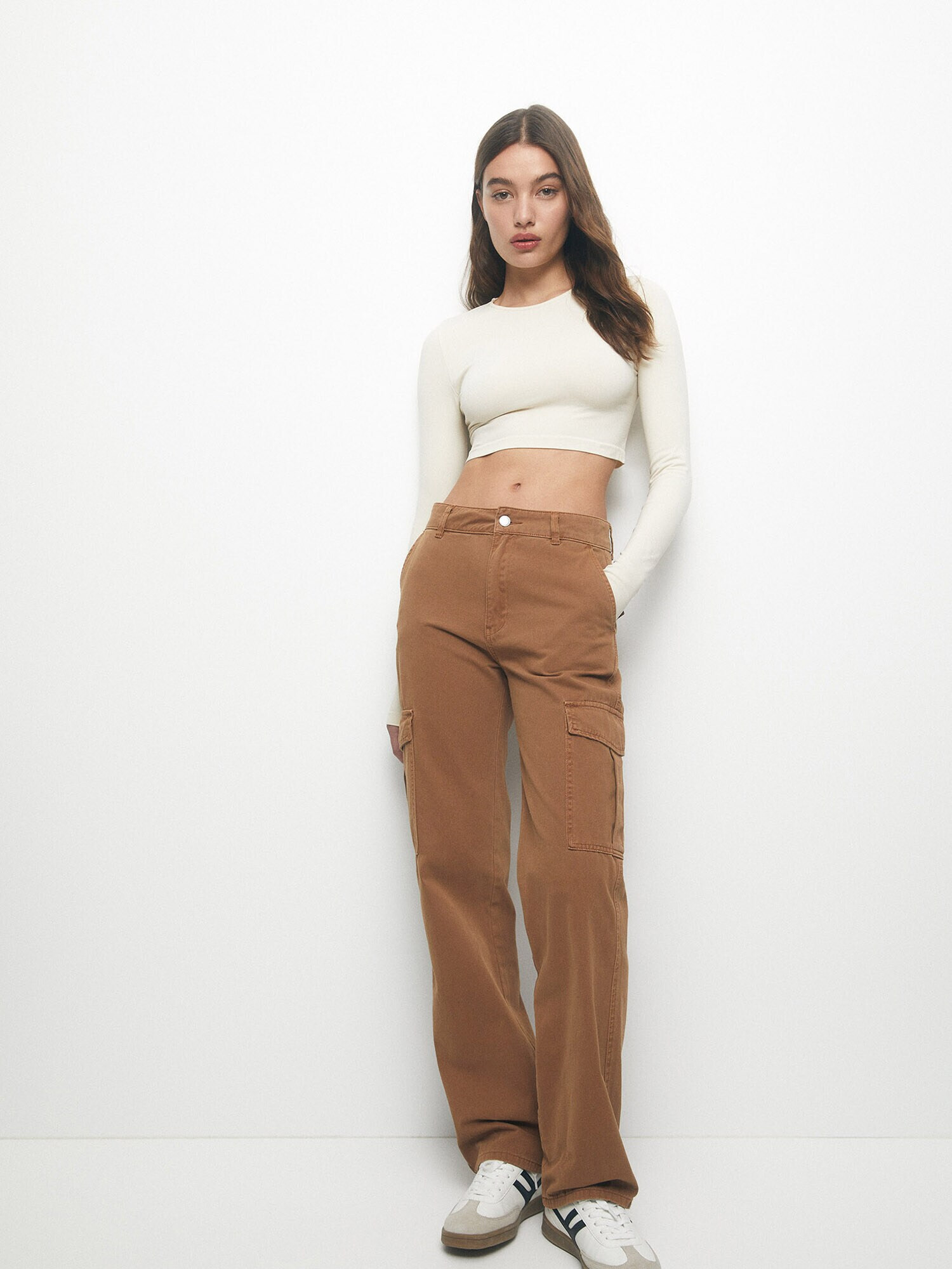 Pull&Bear Pantaloni eleganți maro - Pled.ro