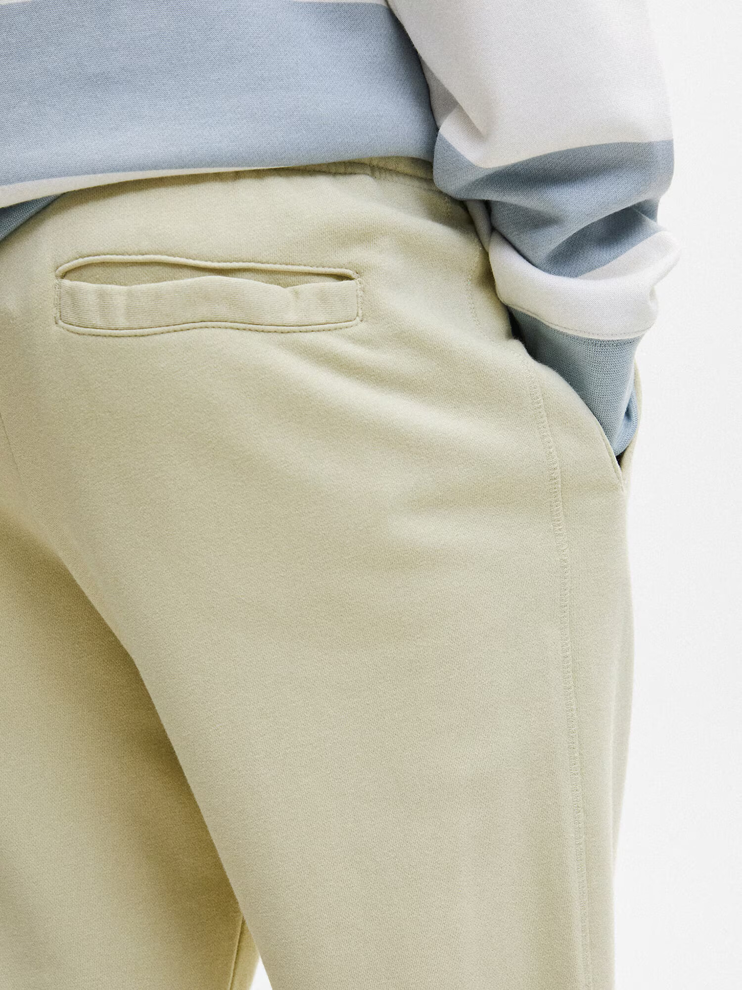 Pull&Bear Pantaloni galben pastel - Pled.ro