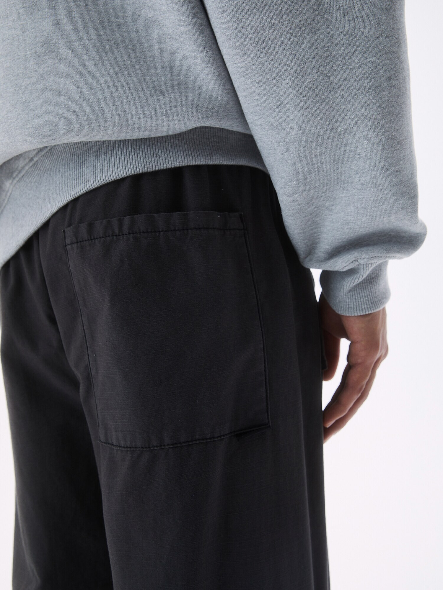 Pull&Bear Pantaloni gri - Pled.ro