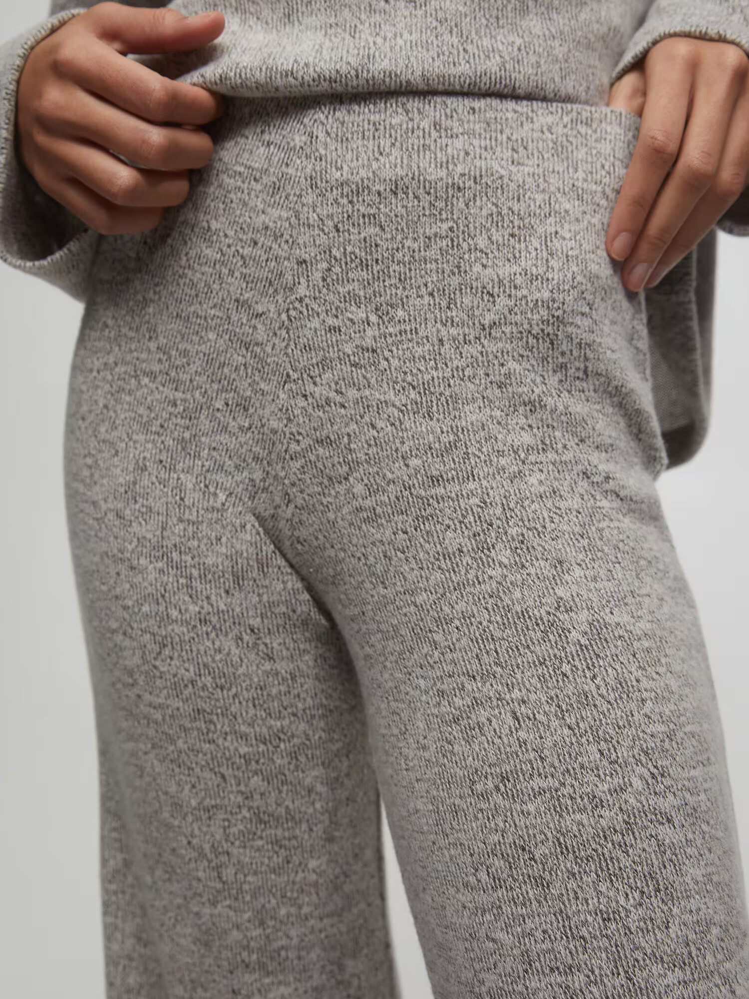 Pull&Bear Pantaloni gri amestecat - Pled.ro