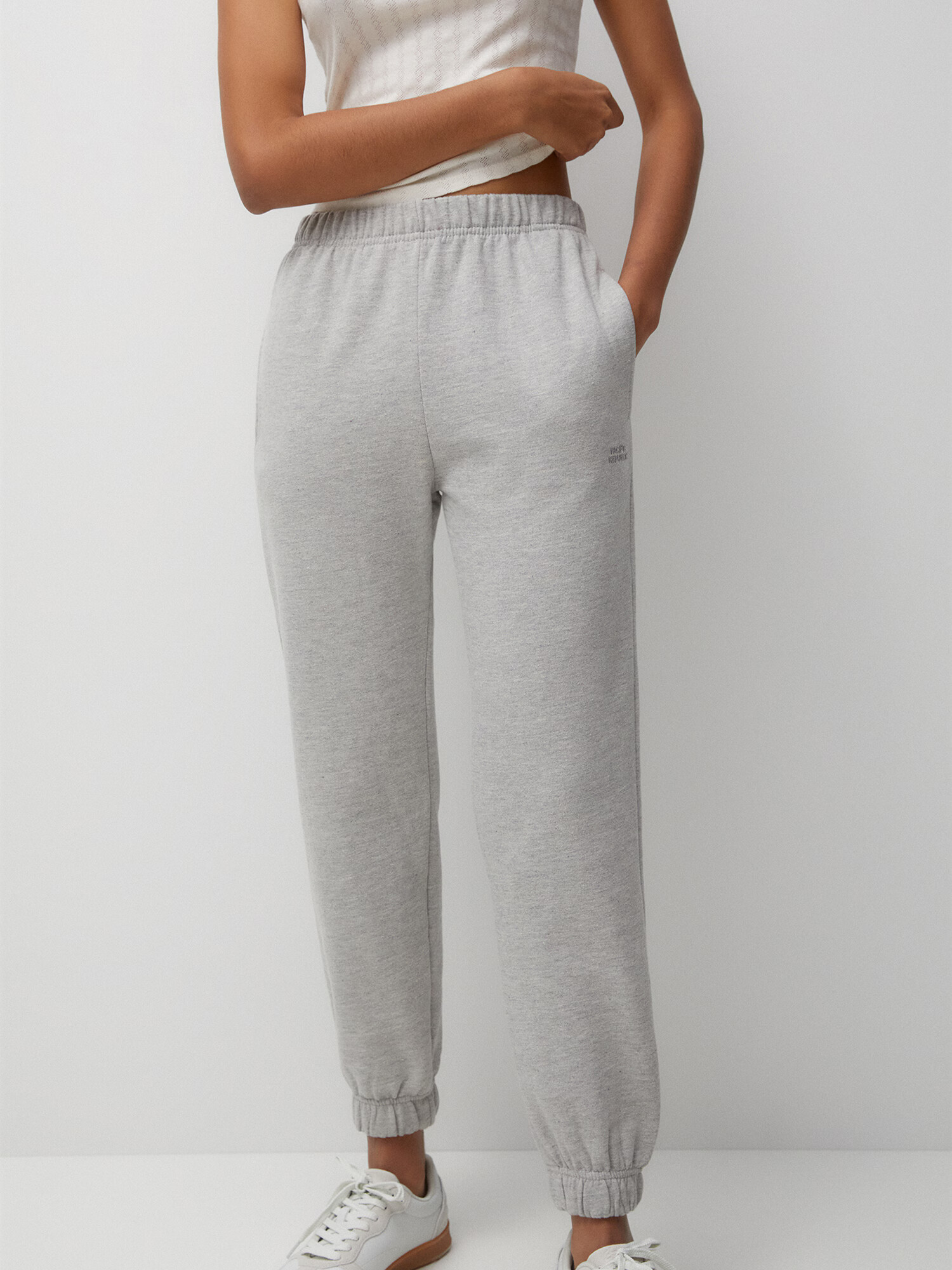 Pull&Bear Pantaloni gri amestecat - Pled.ro