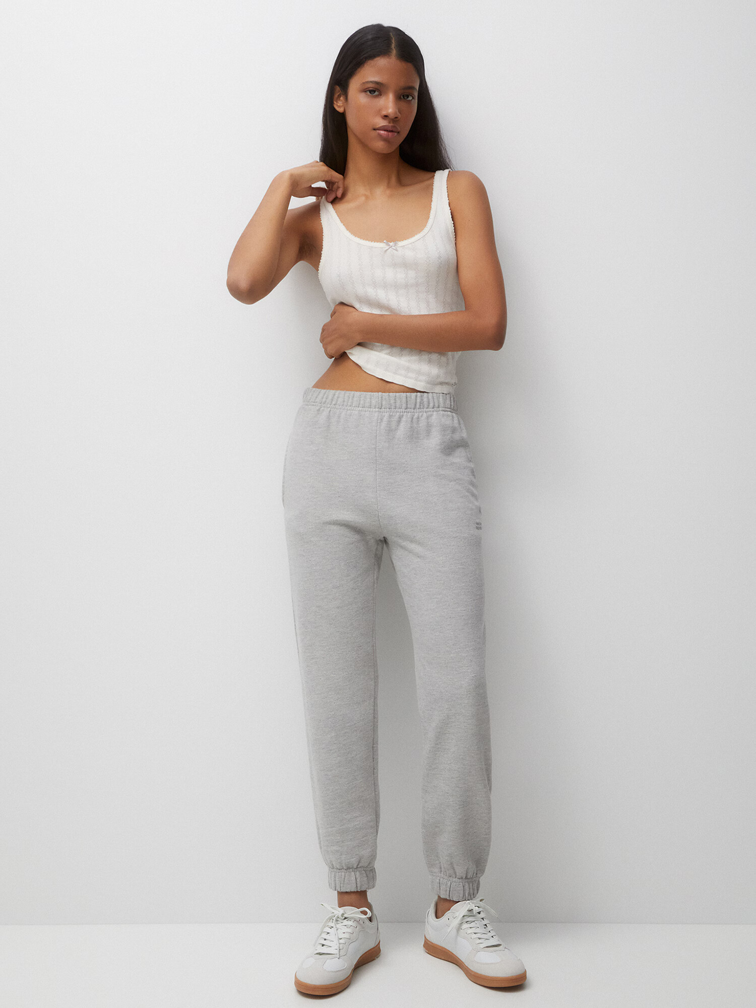 Pull&Bear Pantaloni gri amestecat - Pled.ro