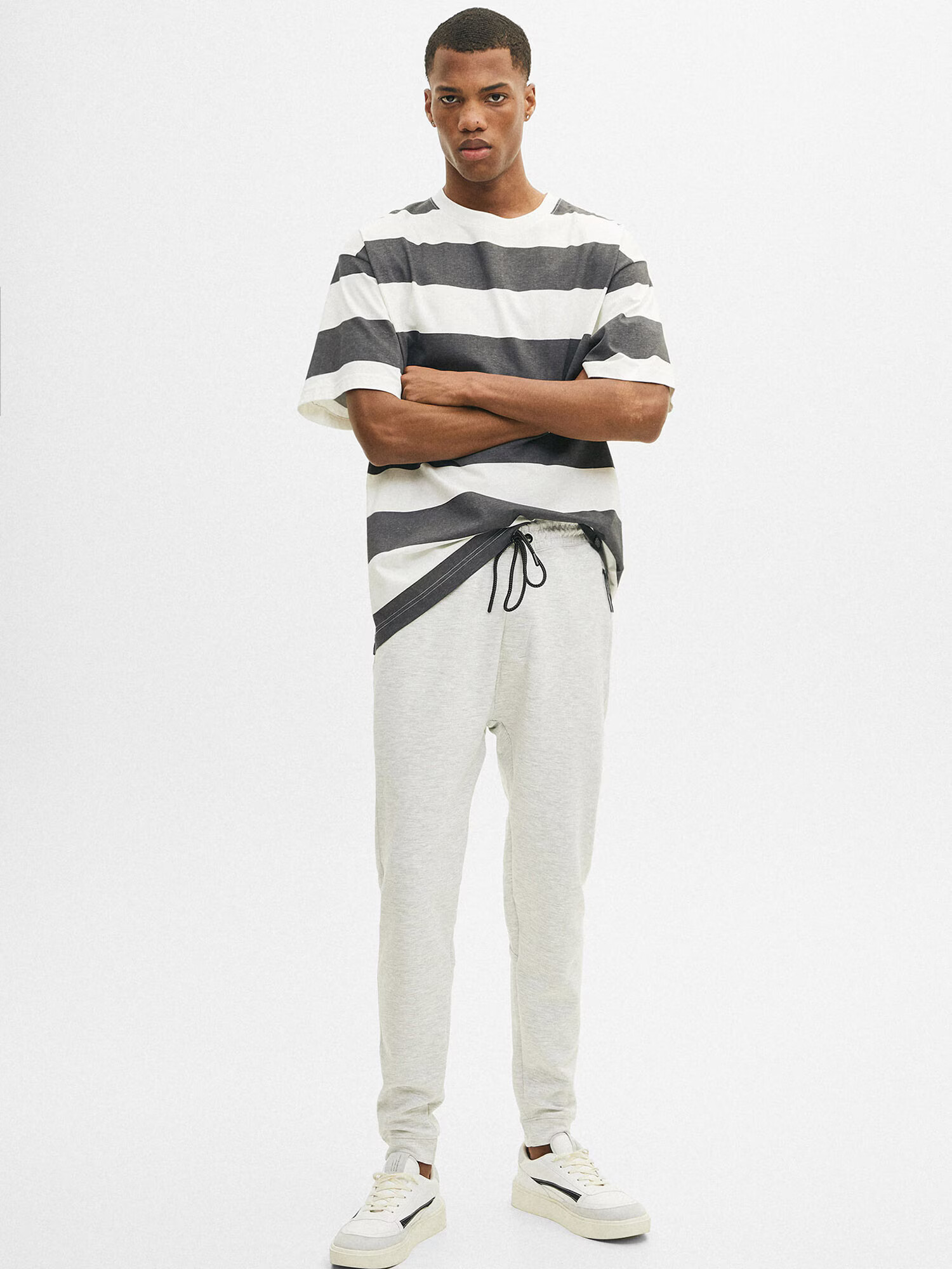 Pull&Bear Pantaloni gri deschis - Pled.ro