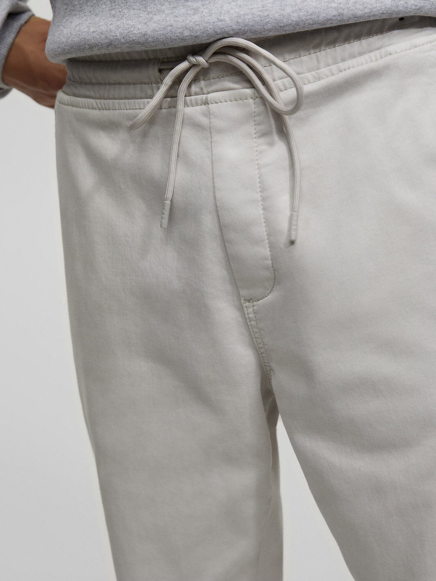 Pull&Bear Pantaloni gri deschis - Pled.ro