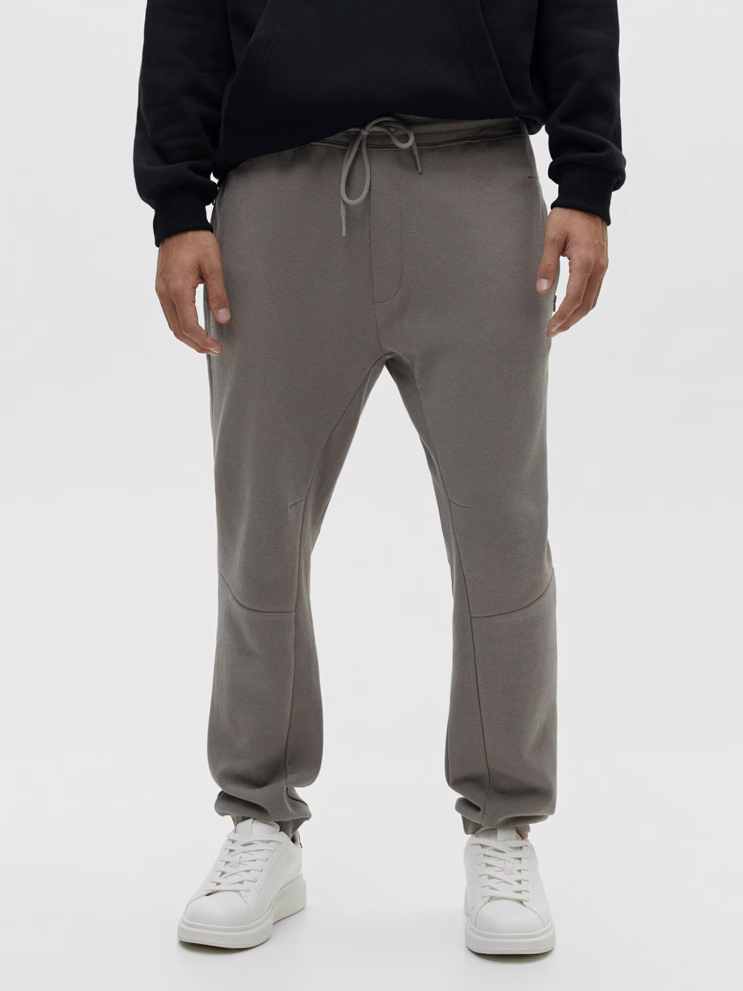 Pull&Bear Pantaloni gri fumuriu - Pled.ro