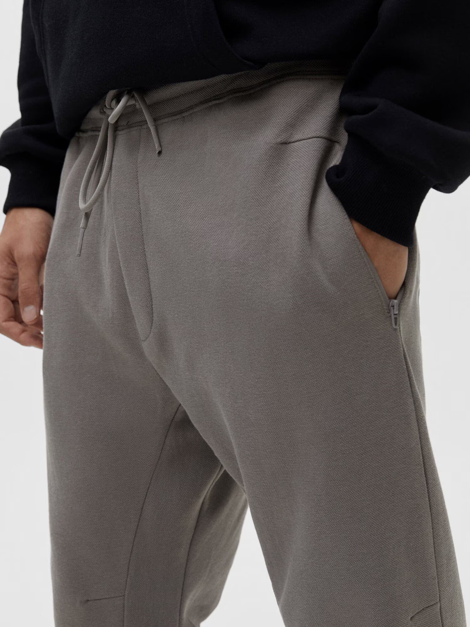 Pull&Bear Pantaloni gri fumuriu - Pled.ro