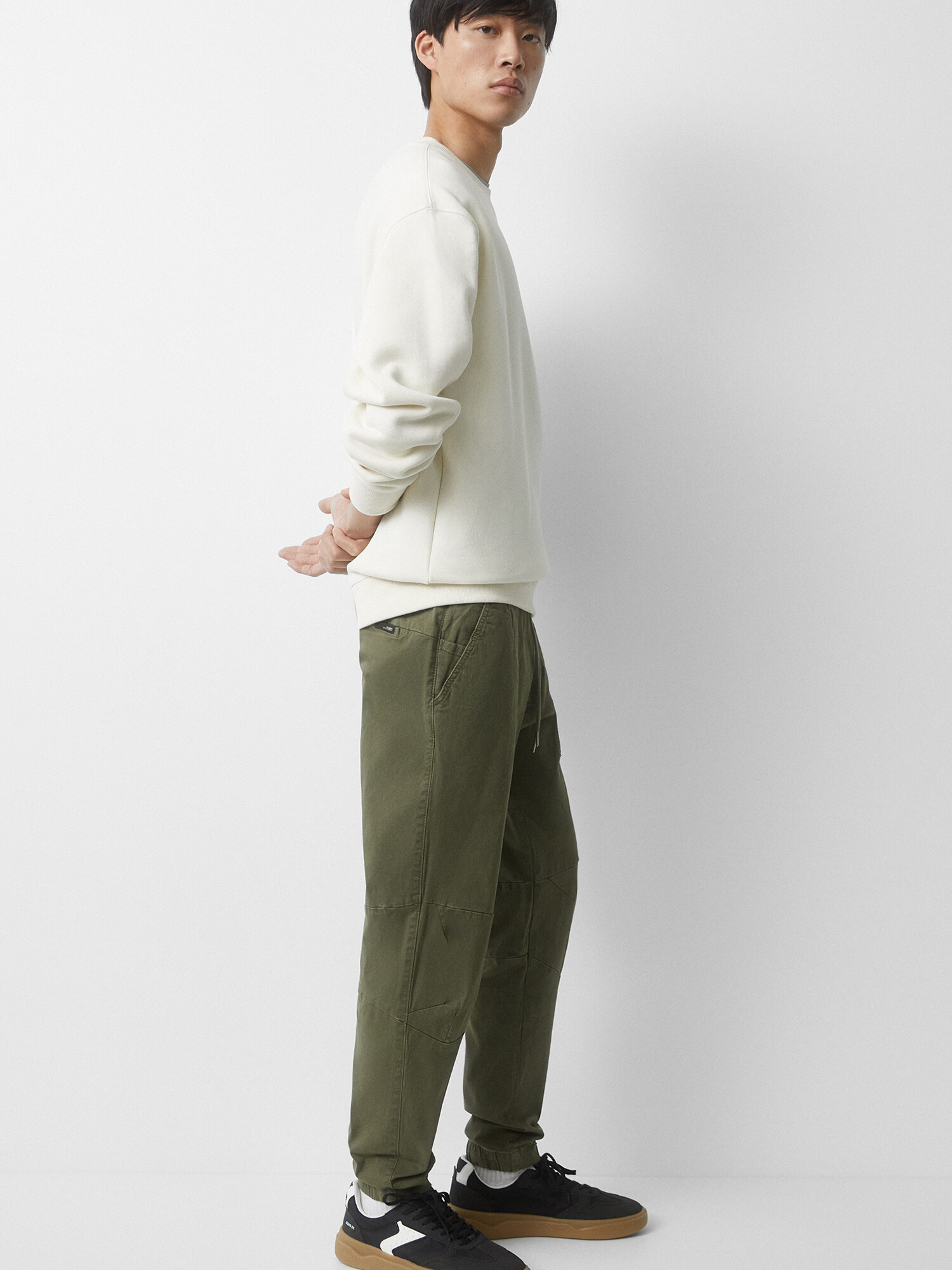 Pull&Bear Pantaloni kaki - Pled.ro