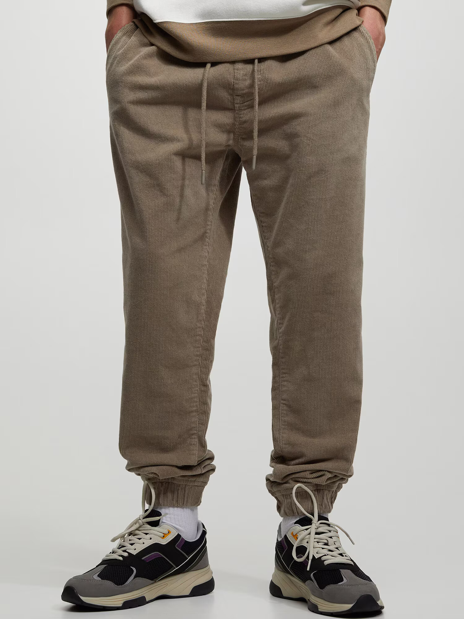 Pull&Bear Pantaloni maro - Pled.ro