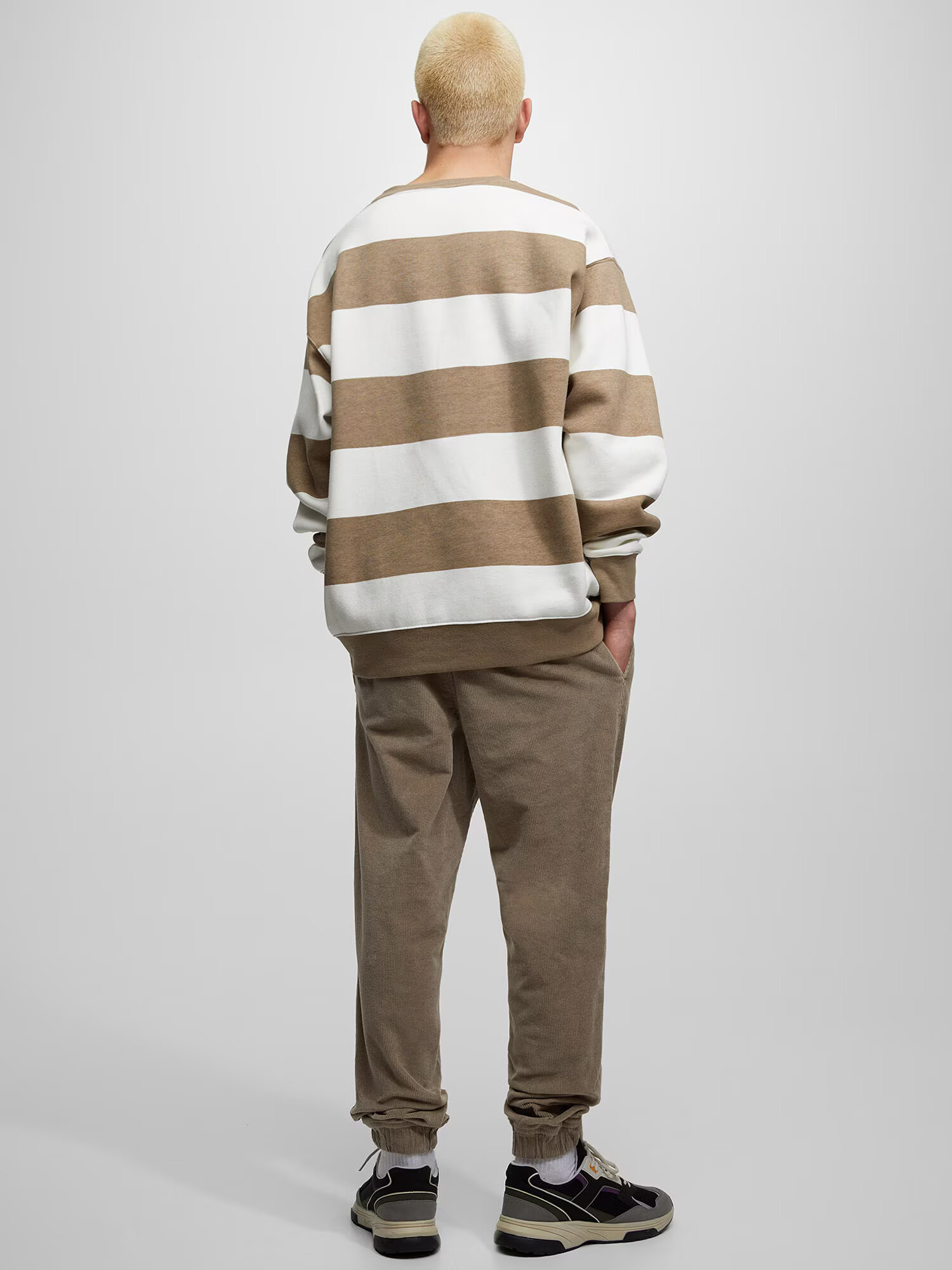 Pull&Bear Pantaloni maro - Pled.ro