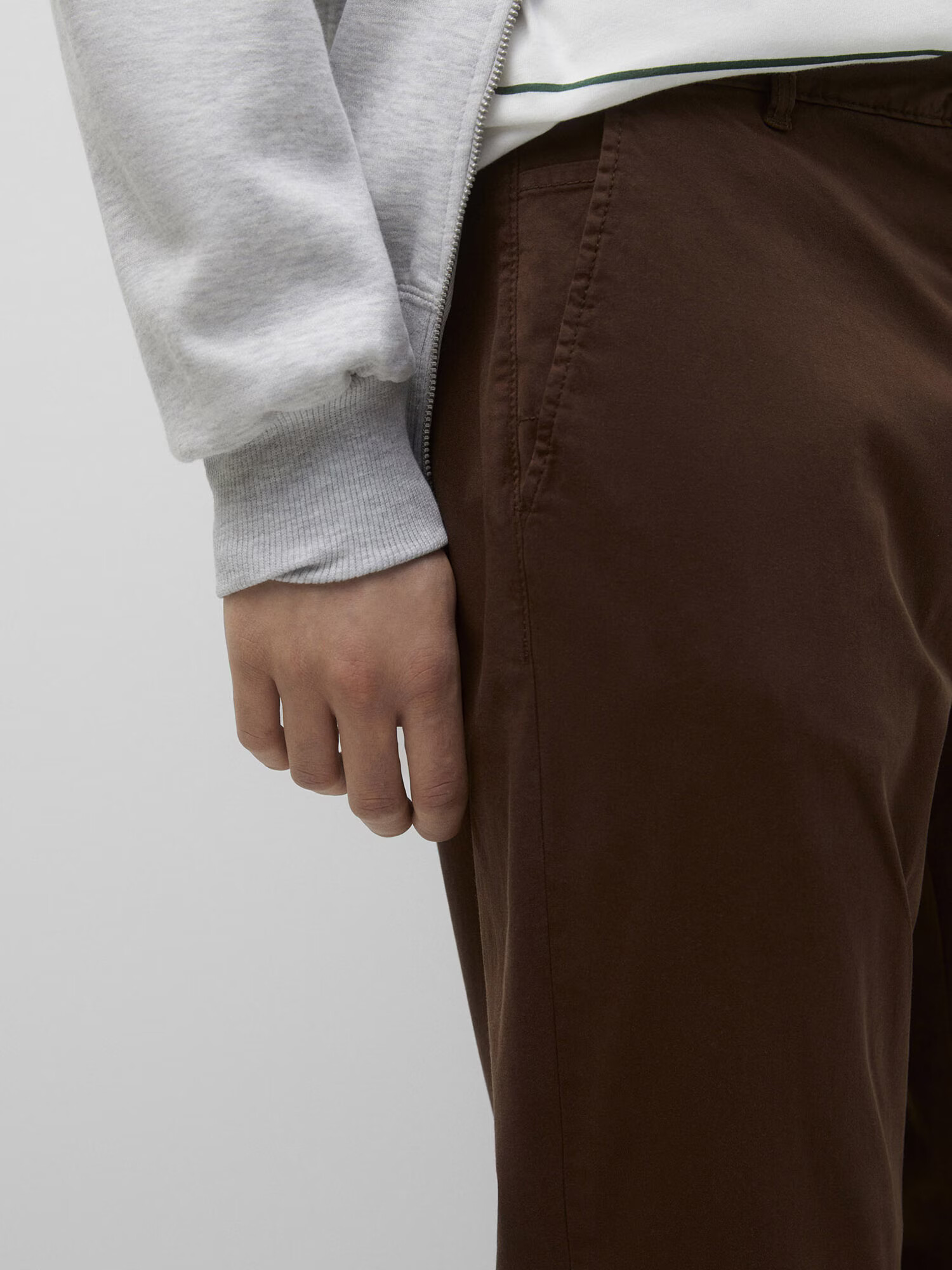 Pull&Bear Pantaloni maro - Pled.ro