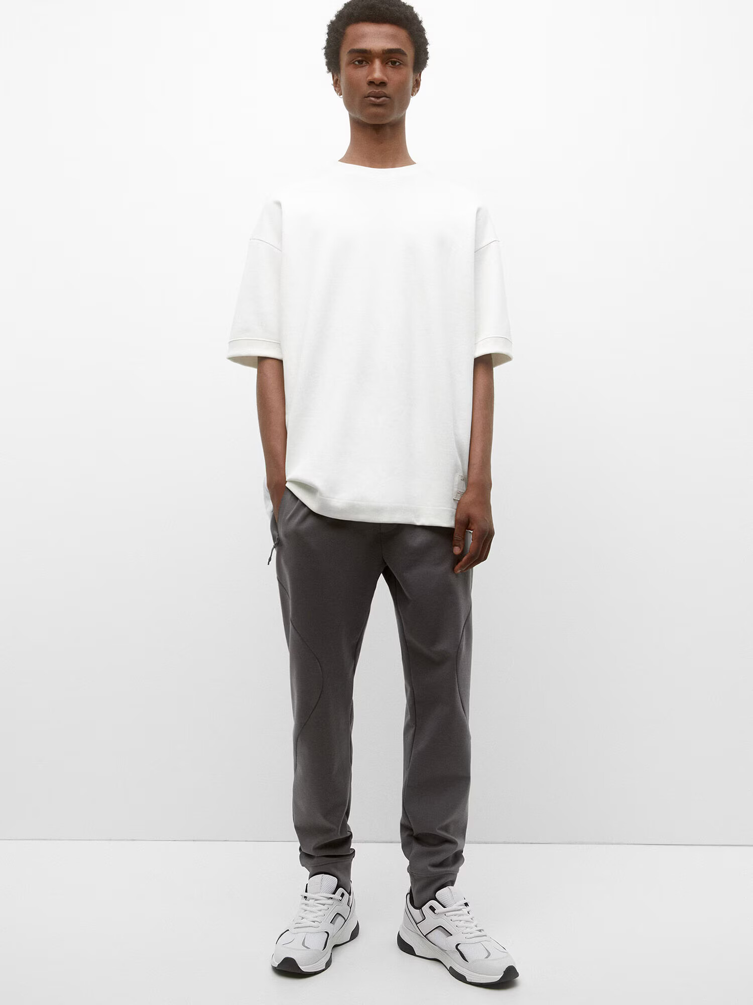 Pull&Bear Pantaloni maro mokka - Pled.ro