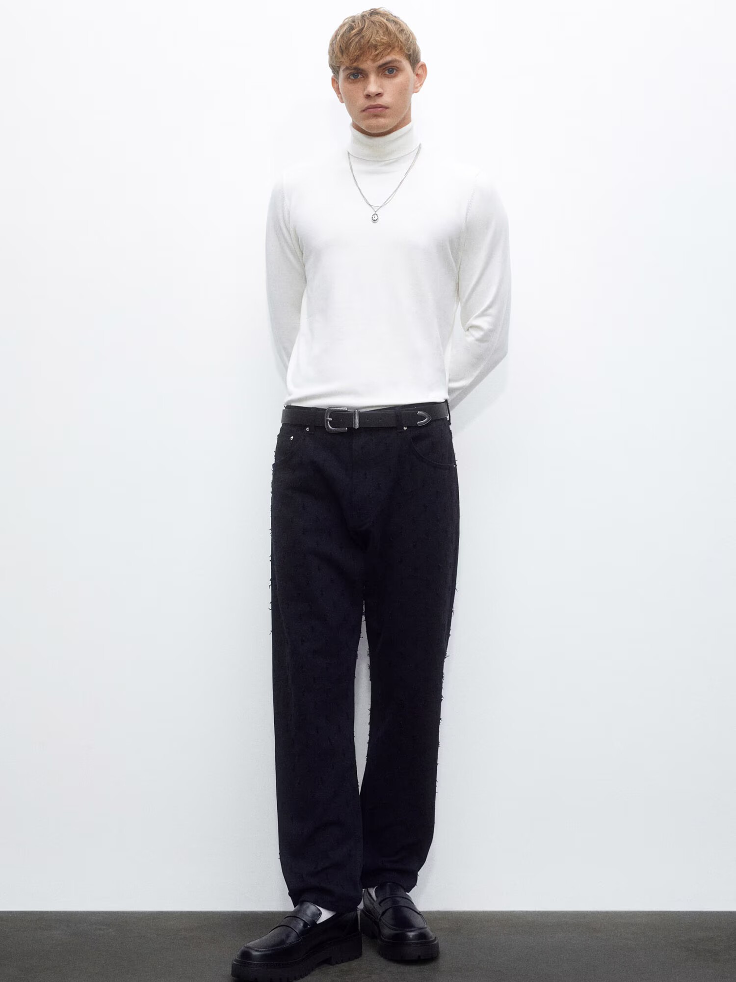 Pull&Bear Pantaloni negru - Pled.ro