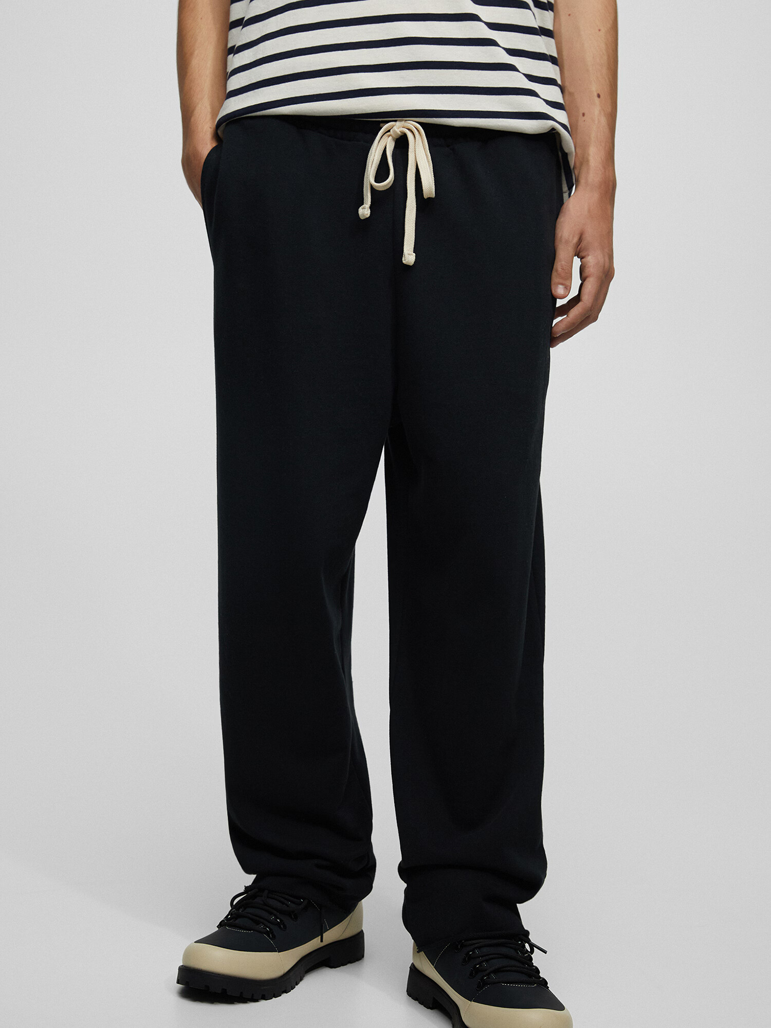 Pull&Bear Pantaloni negru - Pled.ro