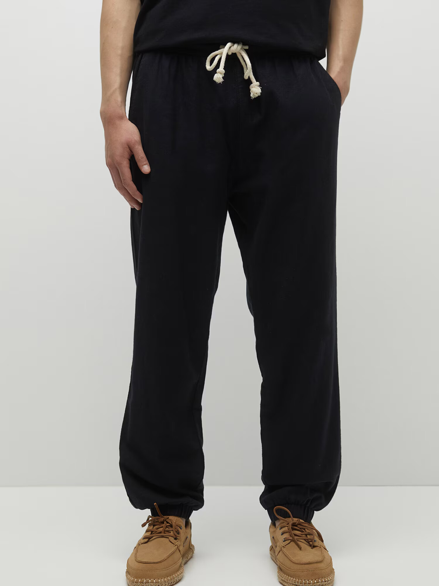 Pull&Bear Pantaloni negru - Pled.ro