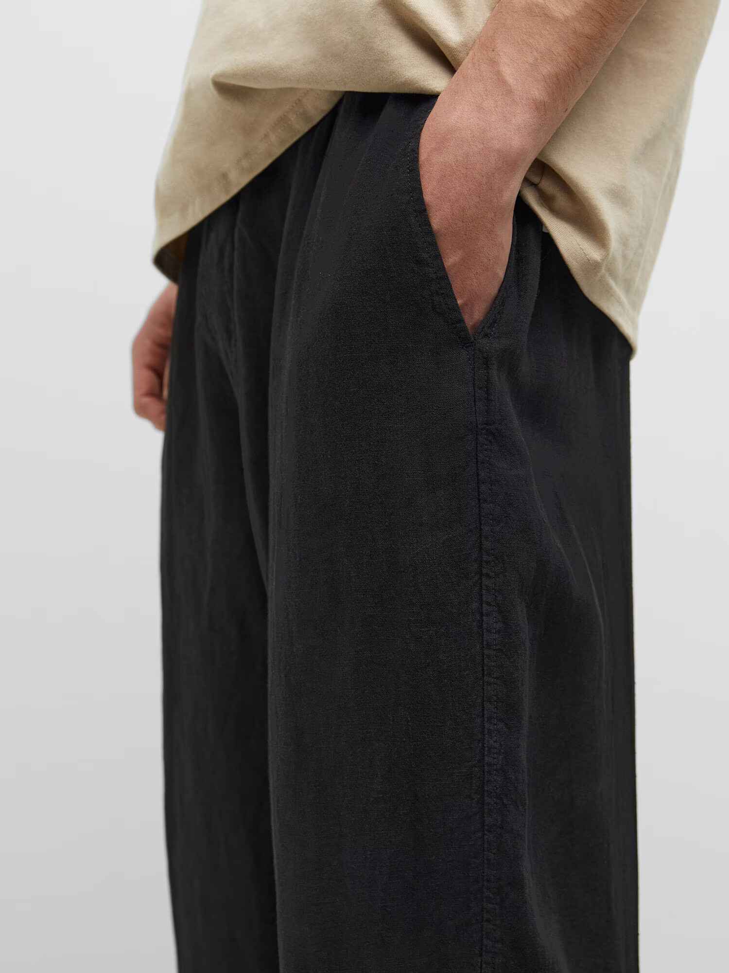 Pull&Bear Pantaloni negru - Pled.ro