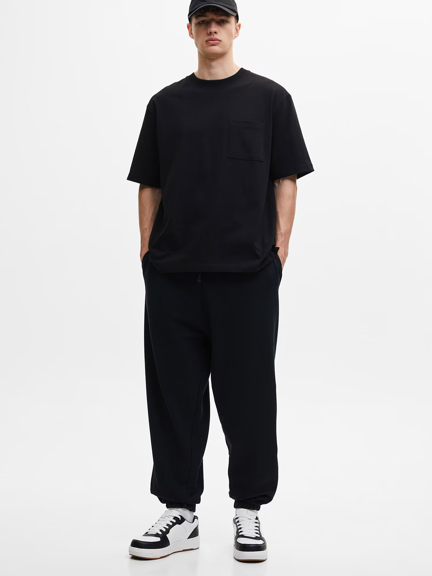 Pull&Bear Pantaloni negru - Pled.ro