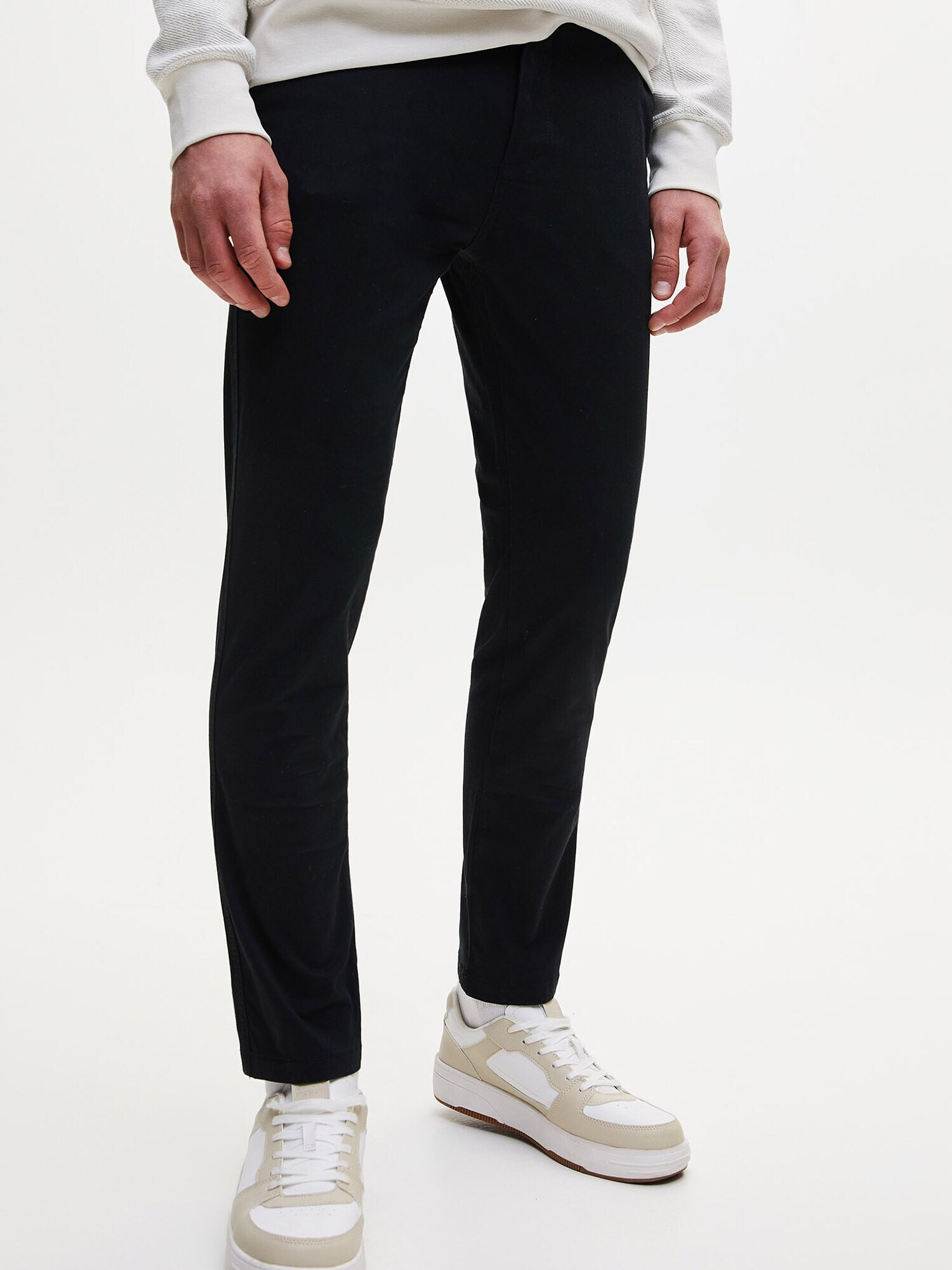 Pull&Bear Pantaloni negru - Pled.ro