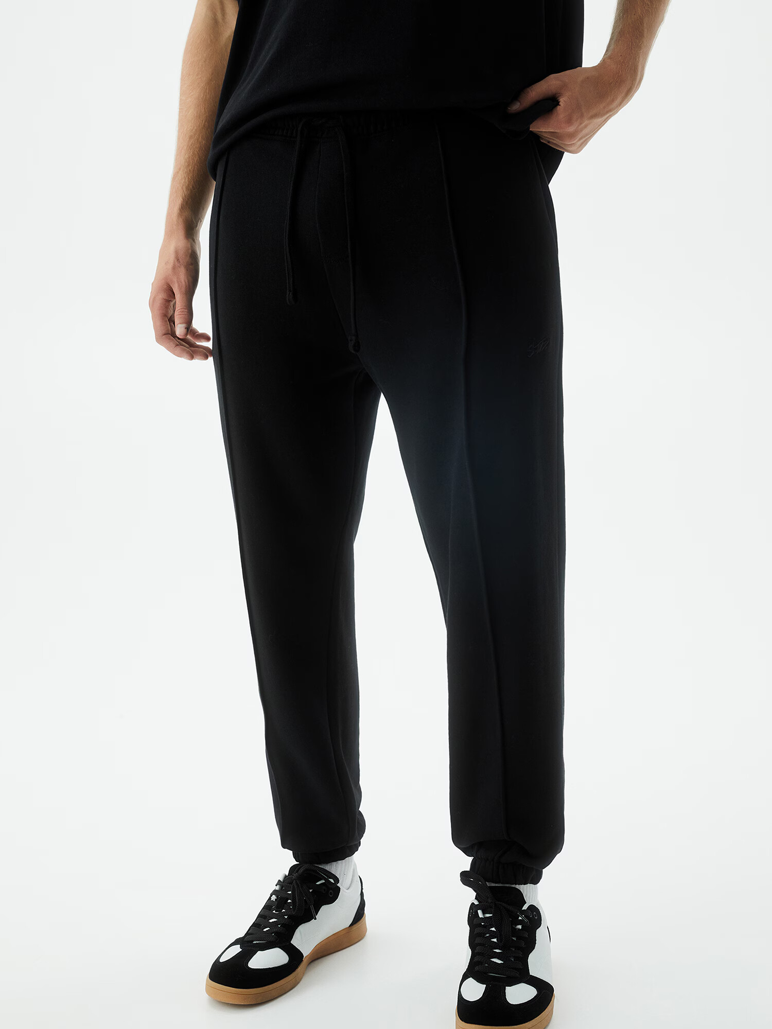 Pull&Bear Pantaloni negru - Pled.ro