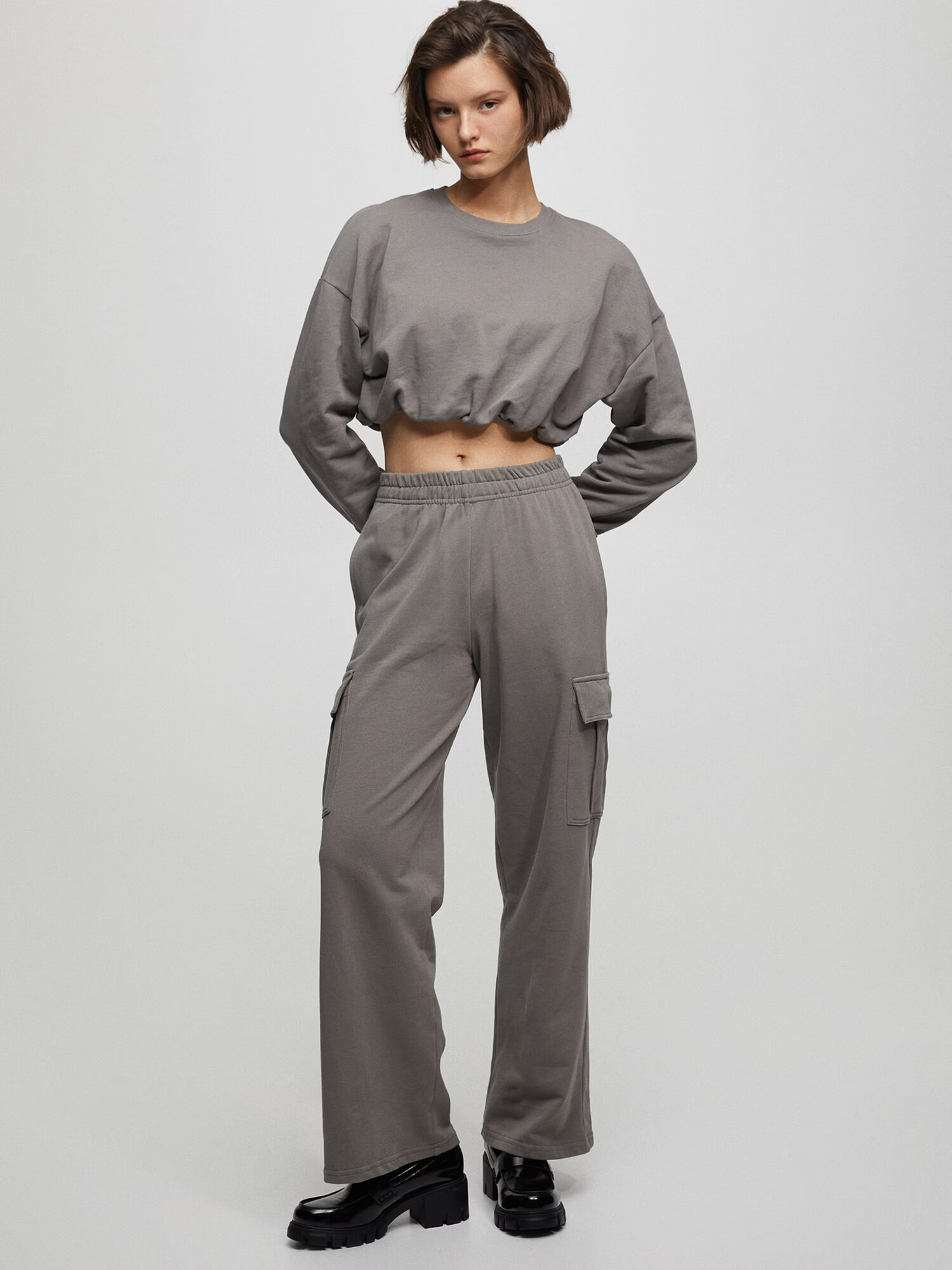 Pull&Bear Pantaloni pământiu - Pled.ro