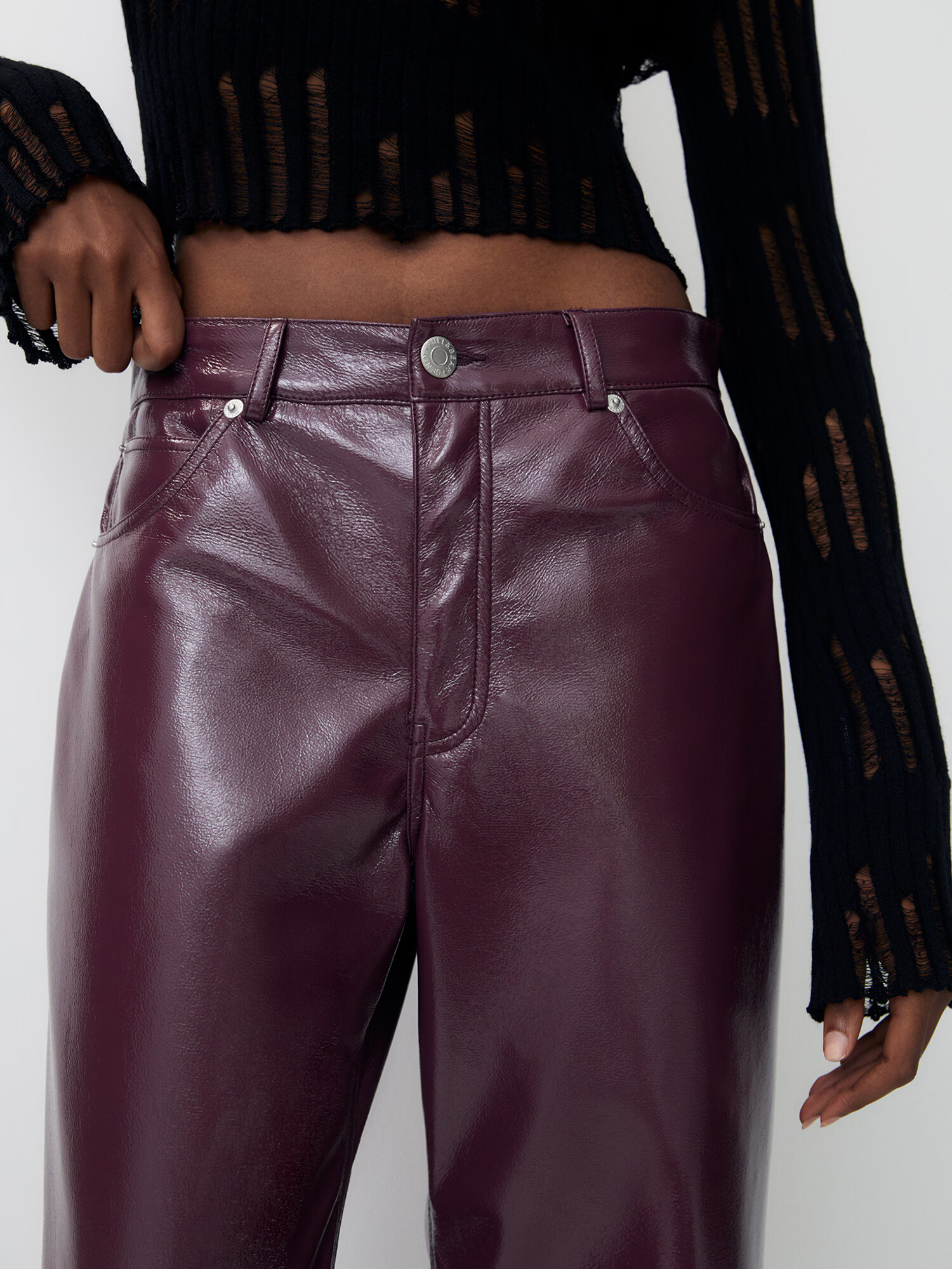 Pull&Bear Pantaloni roșu burgundy - Pled.ro