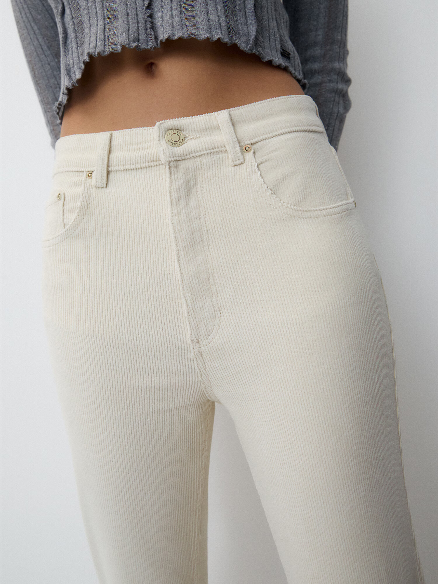 Pull&Bear Pantaloni ecru - Pled.ro