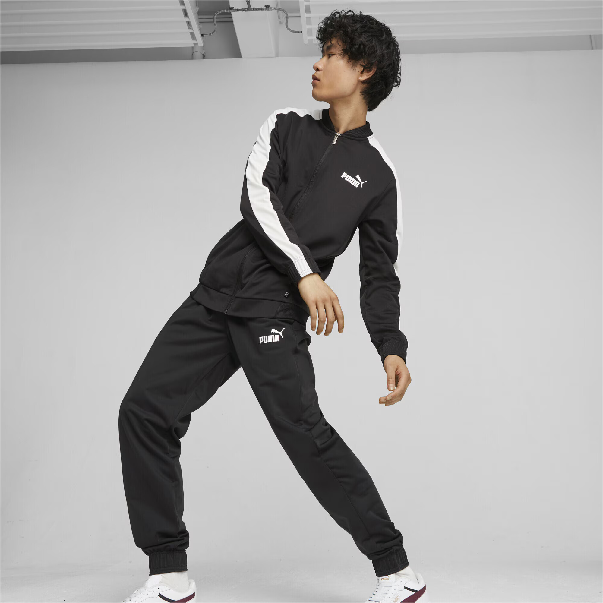 PUMA Costum de trening gri deschis / negru / alb - Pled.ro