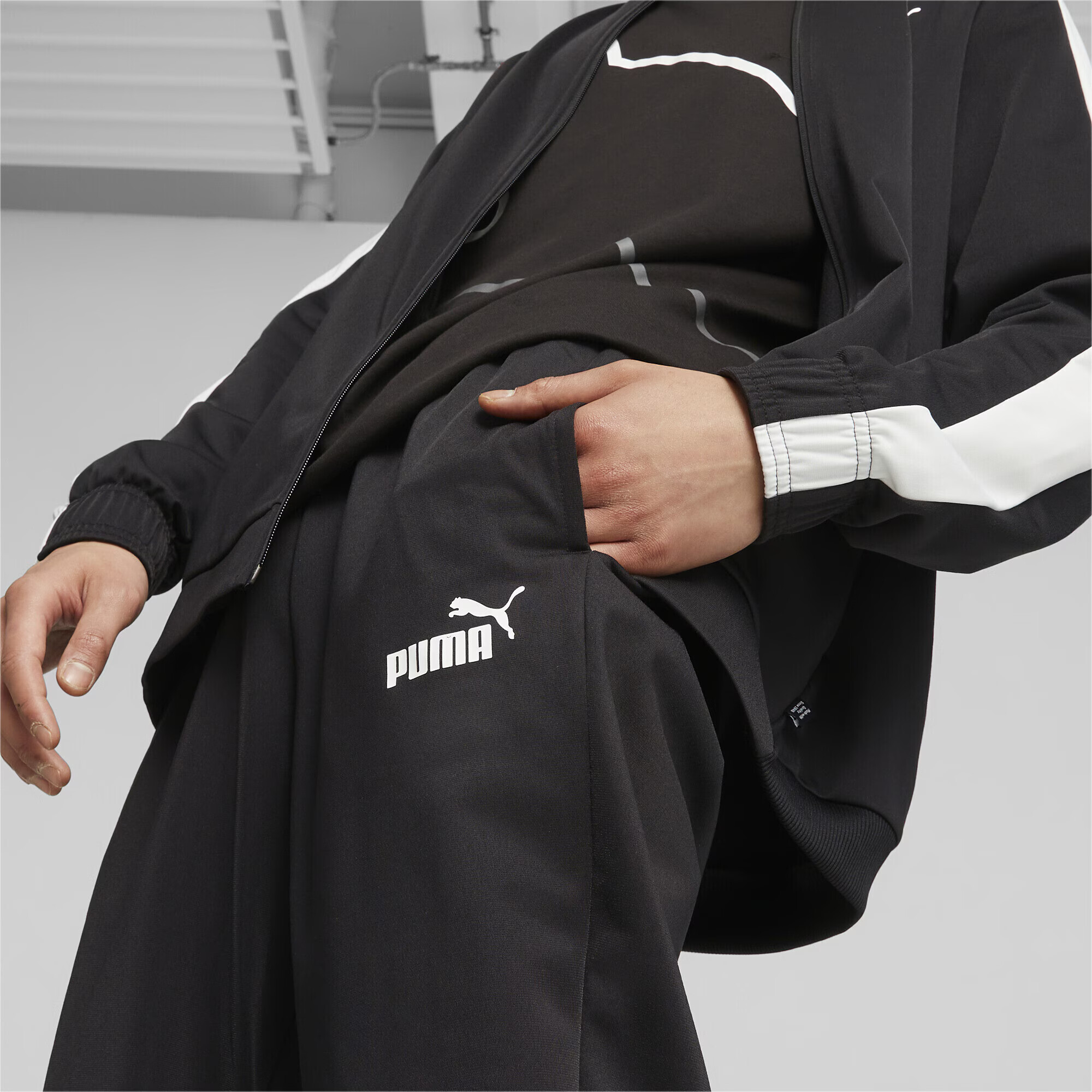 PUMA Costum de trening gri deschis / negru / alb - Pled.ro