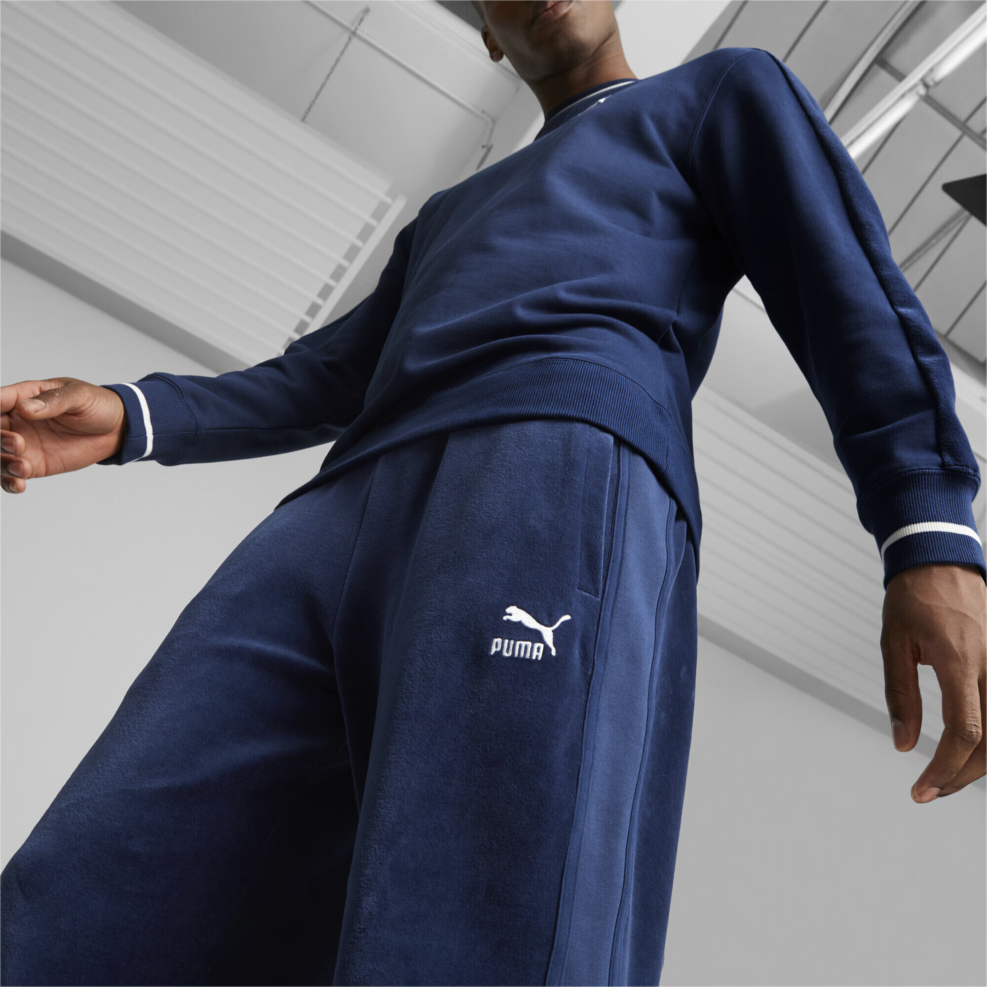 PUMA Pantaloni bleumarin / alb - Pled.ro