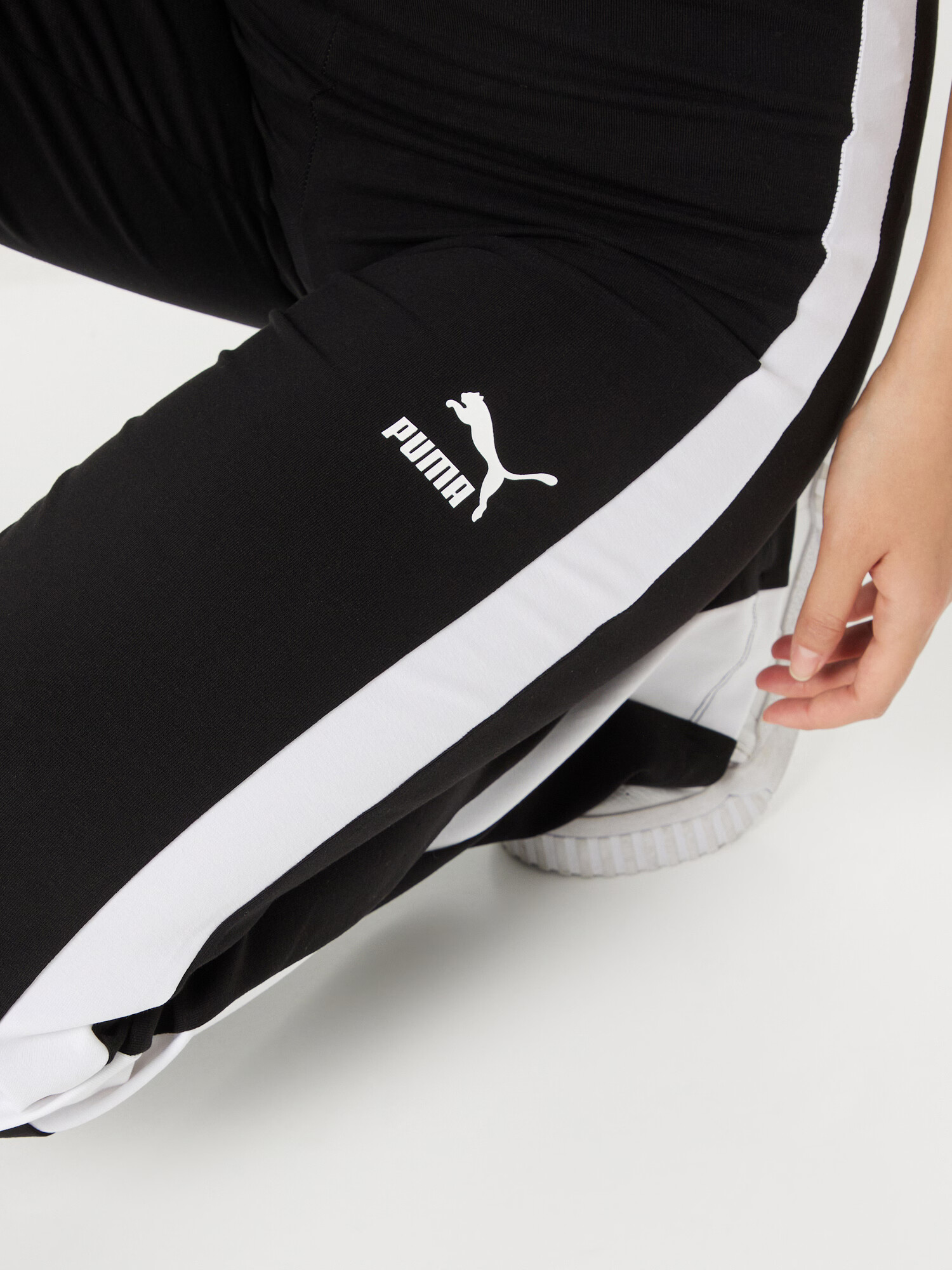 PUMA Pantaloni negru / alb - Pled.ro