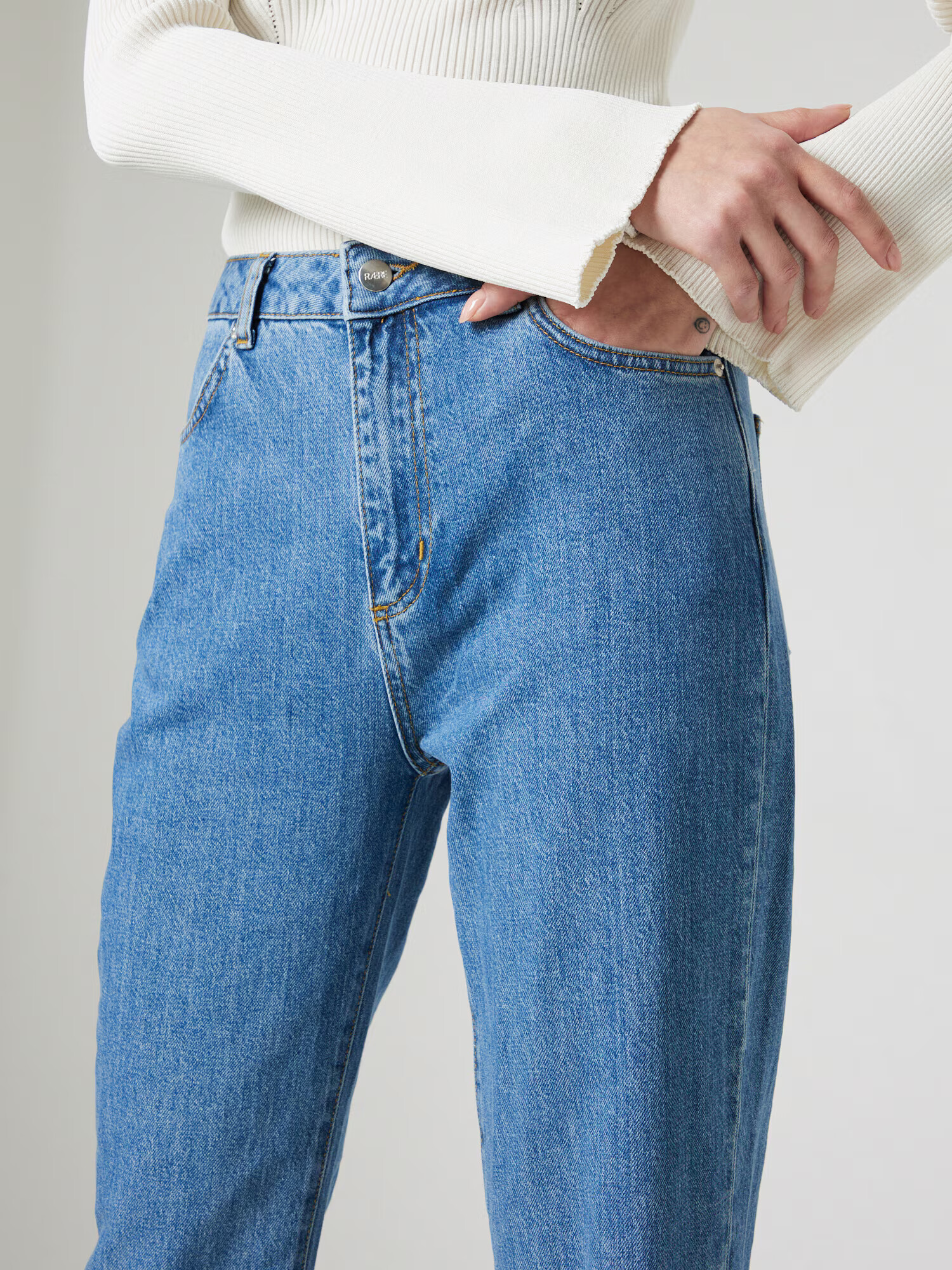 RÆRE by Lorena Rae Jeans 'Ela' albastru denim - Pled.ro