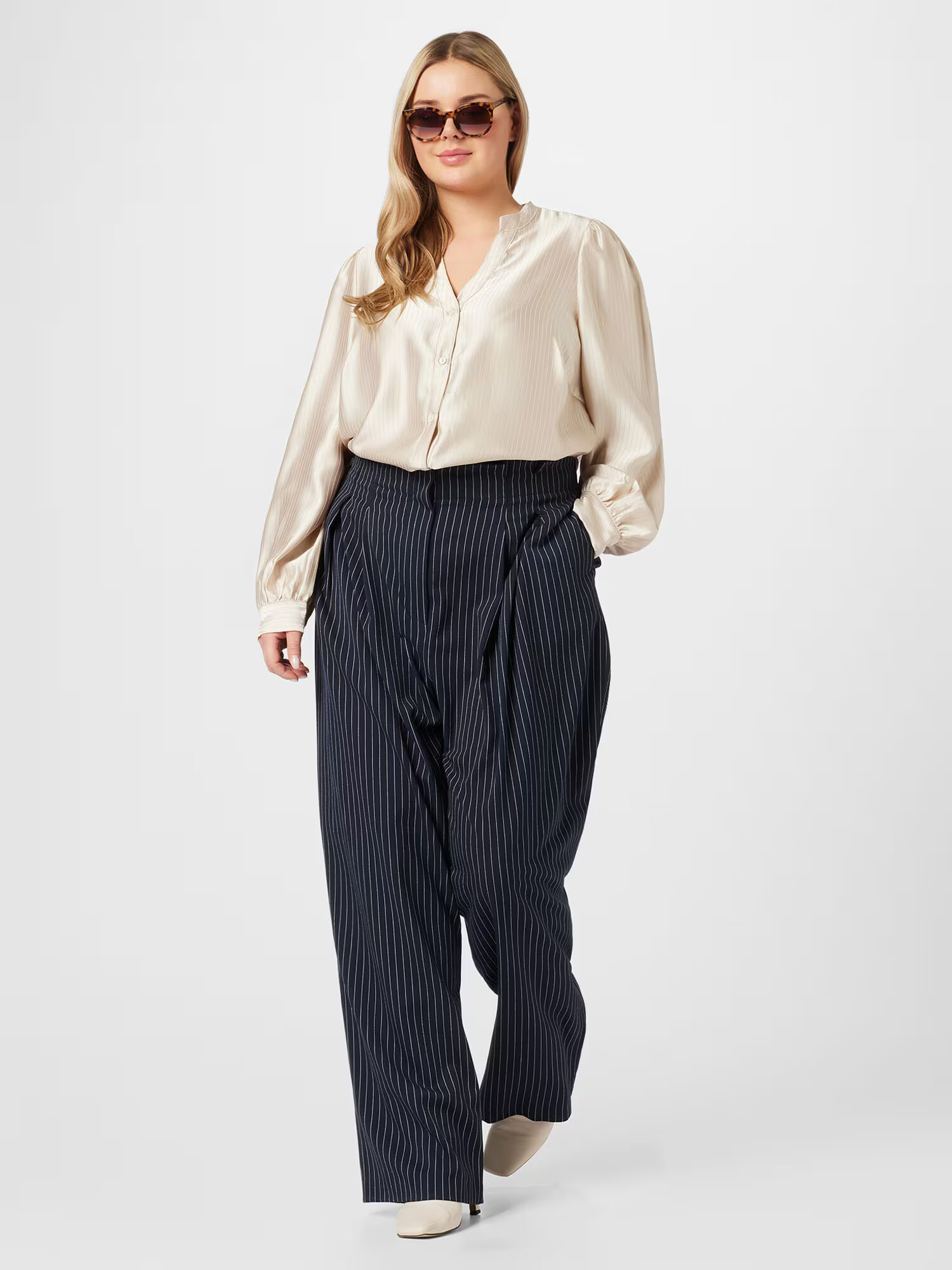 River Island Plus Pantaloni cutați bleumarin / alb - Pled.ro