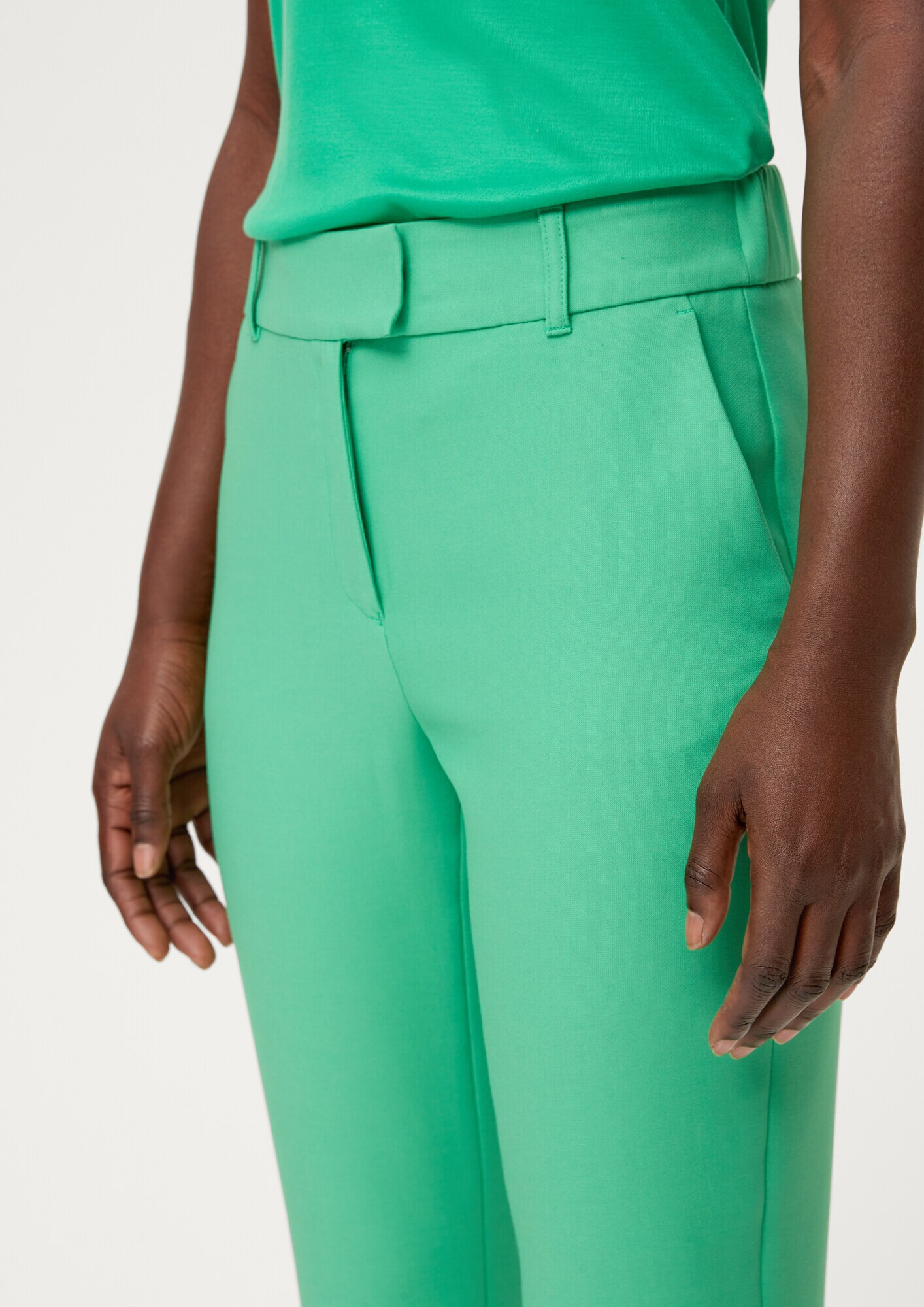 s.Oliver BLACK LABEL Pantaloni verde - Pled.ro