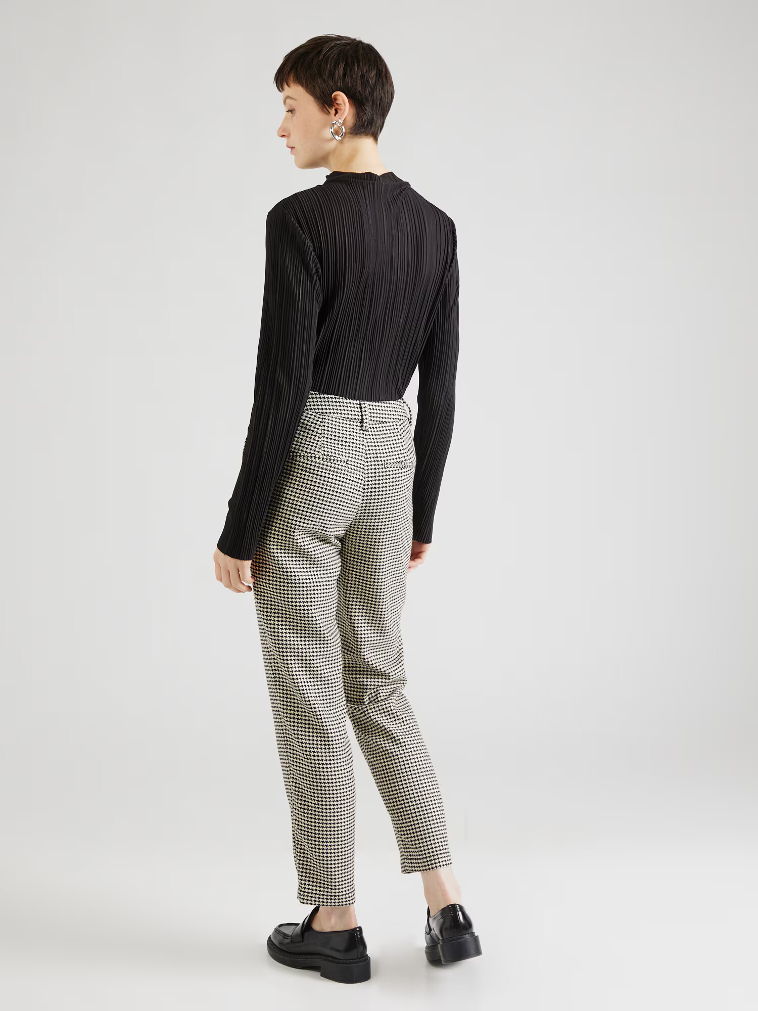 s.Oliver Pantaloni bej / negru - Pled.ro