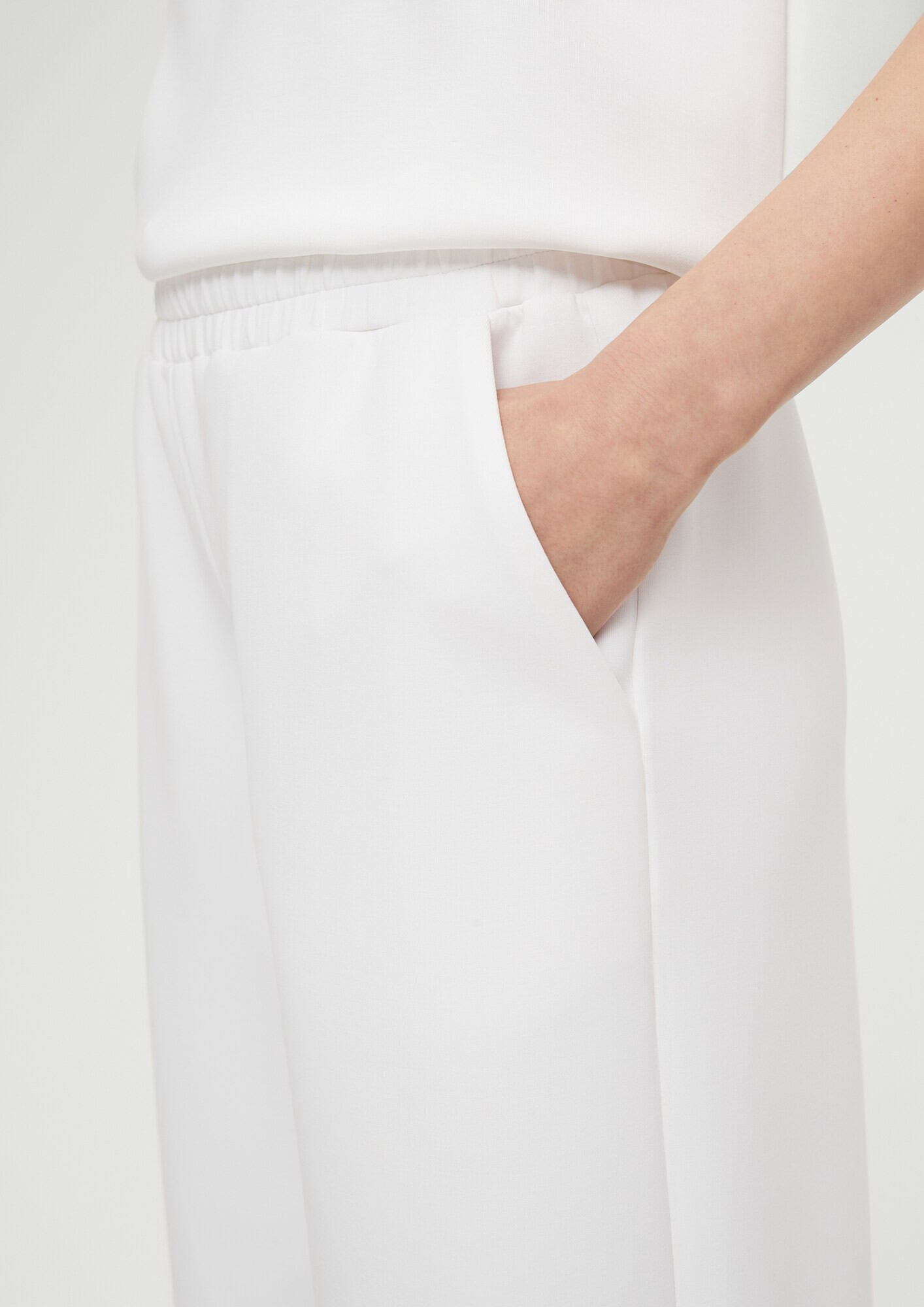 s.Oliver Pantaloni crem - Pled.ro