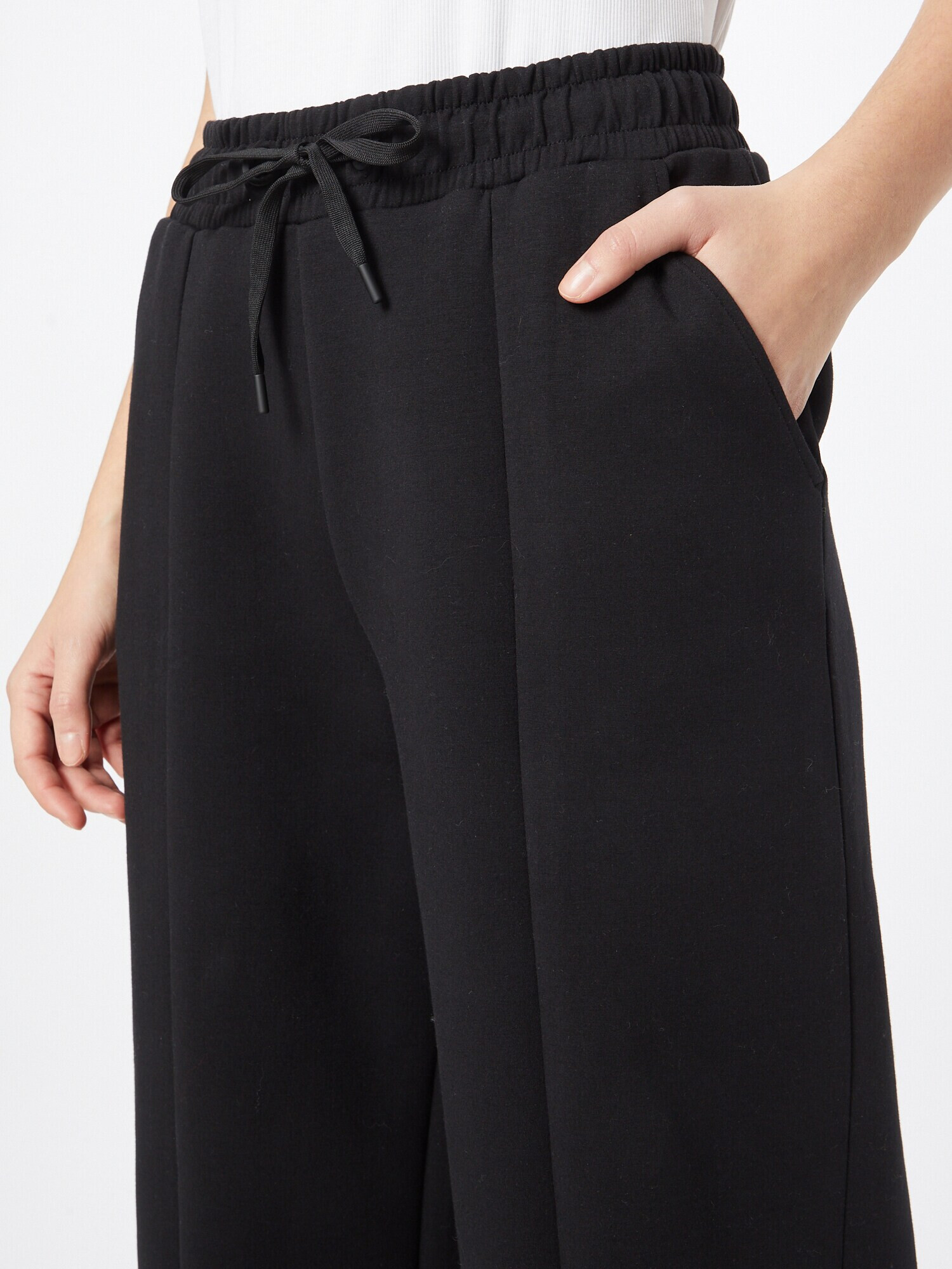 s.Oliver Pantaloni negru - Pled.ro